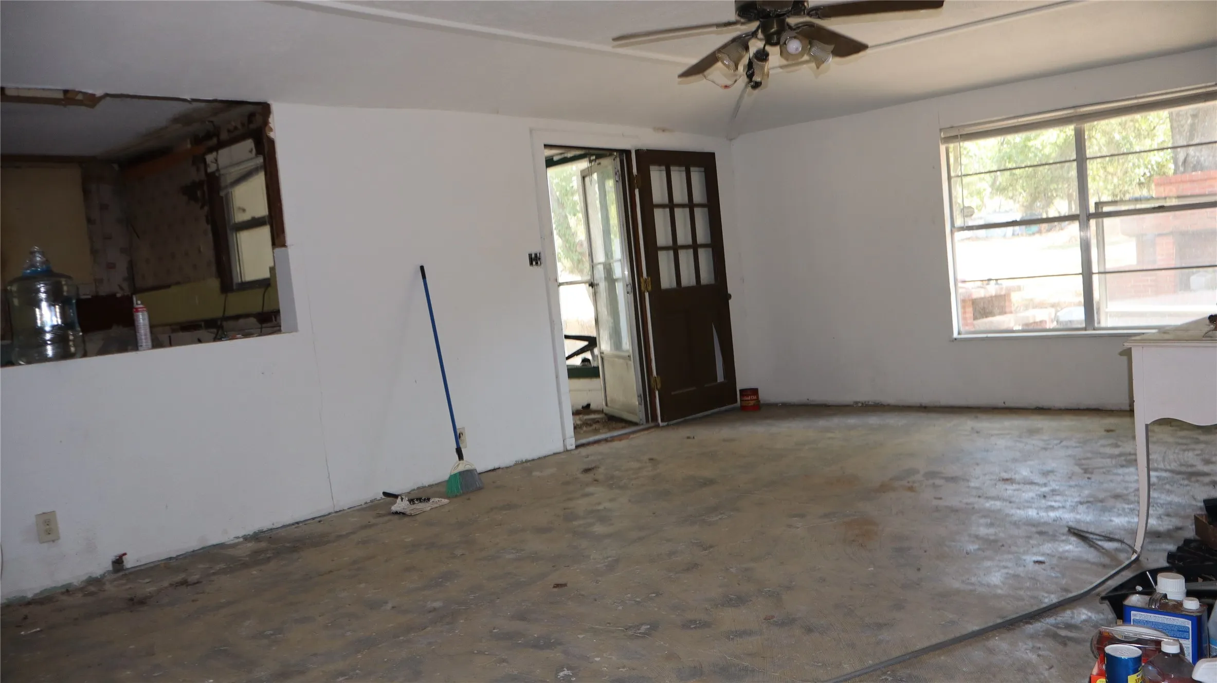 Single Family Residence For Sale in Delta County , 1050 E Dallas Avenue, Cooper, Texas 75432, 3 Bedroom, 2 Bathroom, 2 Garage spaces, 1,610 Sqft, built in 1900, mls#21364558, Real Estate Agent in Cooper, Homes For Sale in Delta county, Homes For Sale in Cooper, Realtor in Cooper Texas, Real Estate Brokerage Independent Realty Texas, Luminita Cordes Realtor