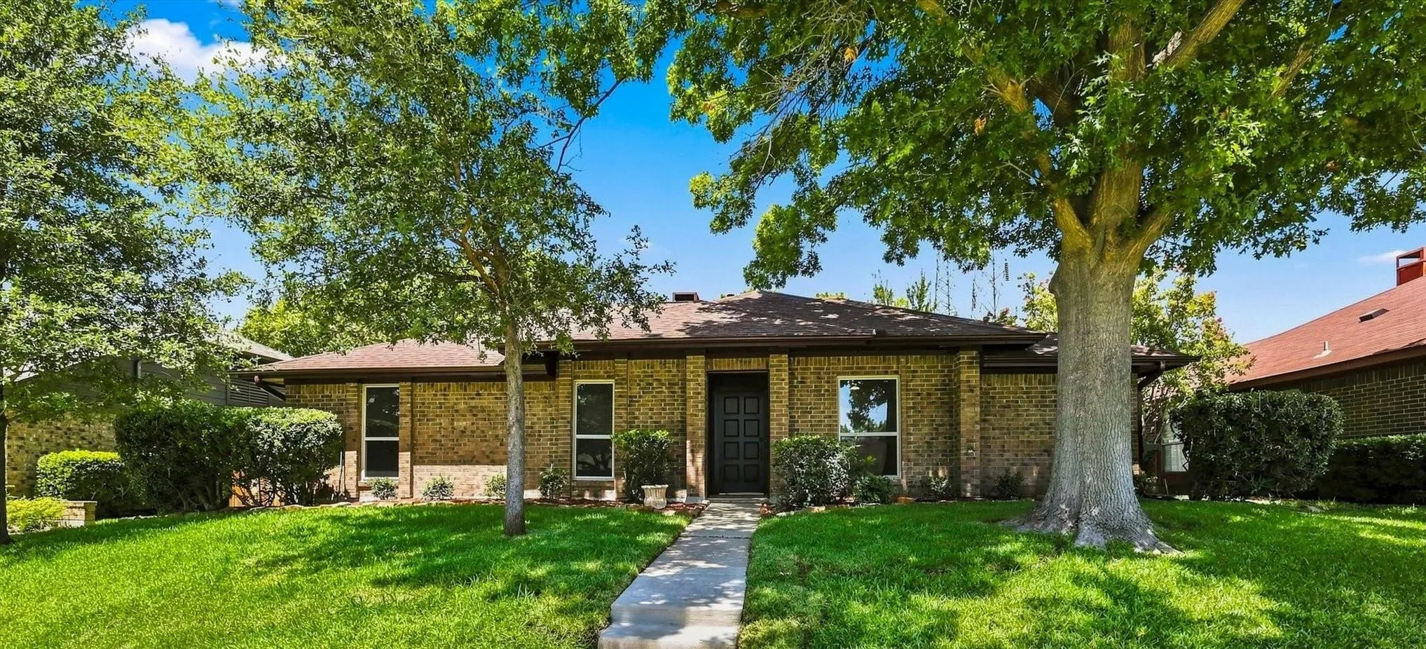 Single Family Residence For Sale in Dallas County , 2517 Lawnview Drive, Carrollton, Texas 75006, 3 Bedroom, 2 Bathroom, 2 Garage spaces, 1,799 Sqft, built in 1981, mls#21356173, Real Estate Agent in Carrollton, Homes For Sale in Dallas county, Homes For Sale in Carrollton, Realtor in Carrollton Texas, Real Estate Brokerage Independent Realty Texas, Luminita Cordes Realtor