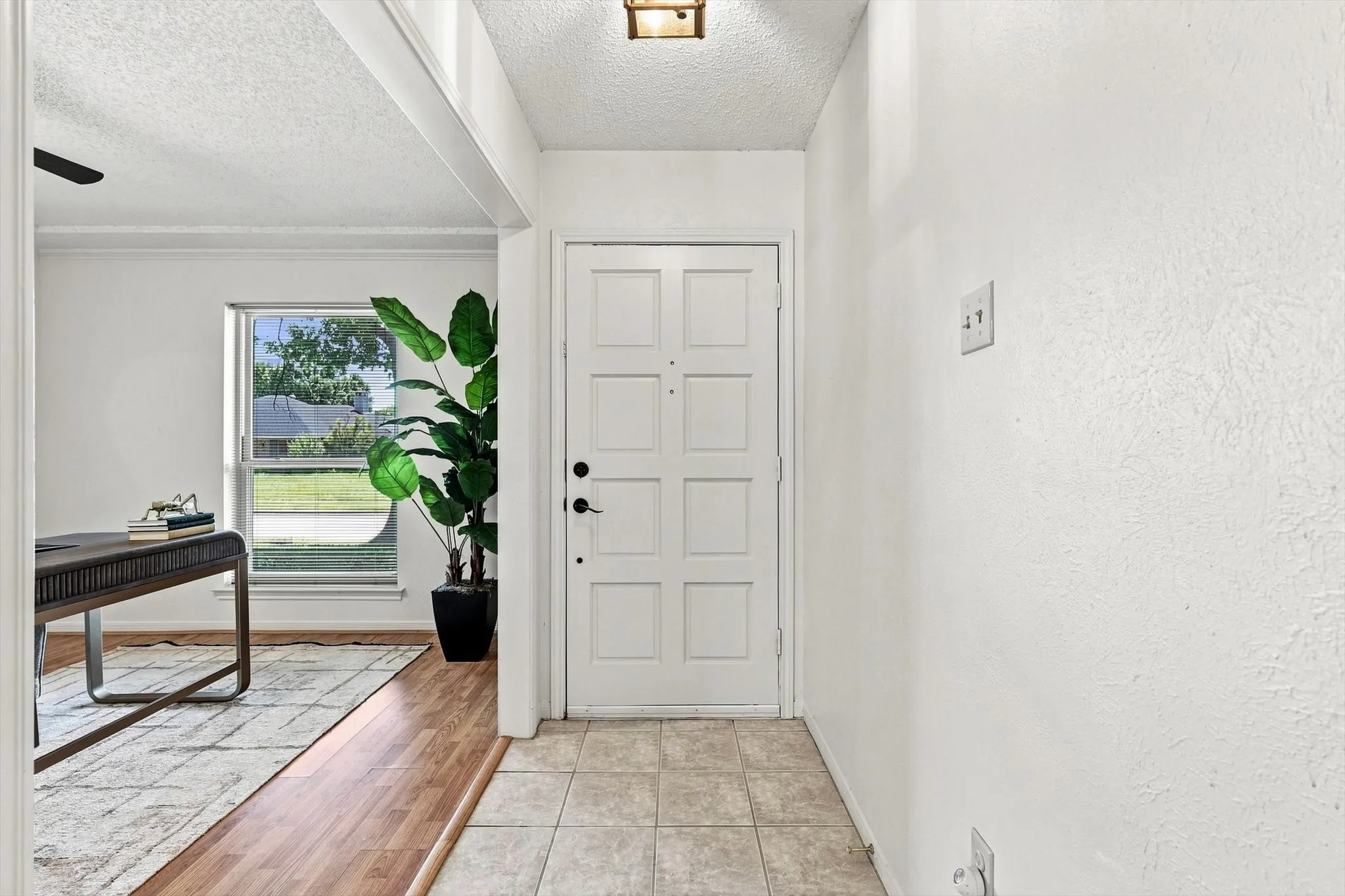 Single Family Residence For Sale in Dallas County , 2517 Lawnview Drive, Carrollton, Texas 75006, 3 Bedroom, 2 Bathroom, 2 Garage spaces, 1,799 Sqft, built in 1981, mls#21356173, Real Estate Agent in Carrollton, Homes For Sale in Dallas county, Homes For Sale in Carrollton, Realtor in Carrollton Texas, Real Estate Brokerage Independent Realty Texas, Luminita Cordes Realtor