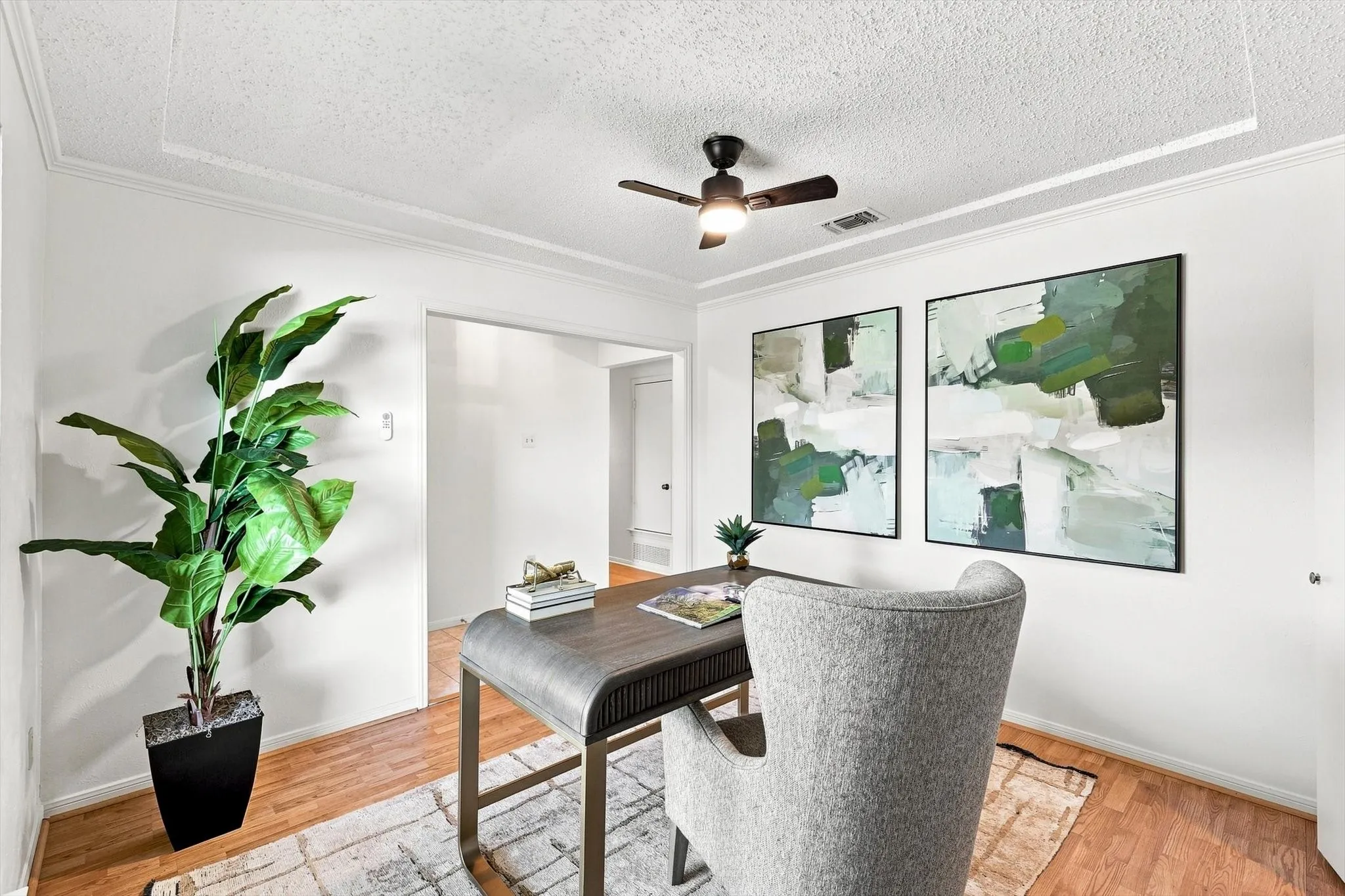 Single Family Residence For Sale in Dallas County , 2517 Lawnview Drive, Carrollton, Texas 75006, 3 Bedroom, 2 Bathroom, 2 Garage spaces, 1,799 Sqft, built in 1981, mls#21356173, Real Estate Agent in Carrollton, Homes For Sale in Dallas county, Homes For Sale in Carrollton, Realtor in Carrollton Texas, Real Estate Brokerage Independent Realty Texas, Luminita Cordes Realtor