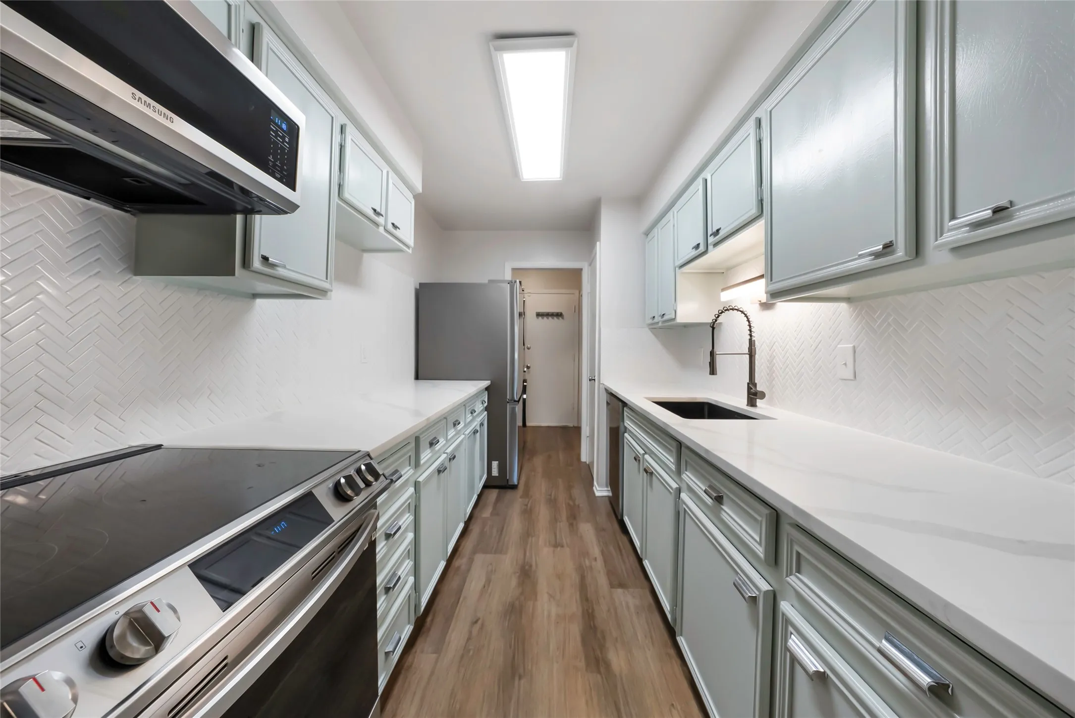 Townhouse For Sale in Dallas County , 1517 Britainway Lane, Dallas, Texas 75228, 2 Bedroom, 2 Bathroom, 2 Garage spaces, 1,061 Sqft, built in 1974, mls#21362650, Real Estate Agent in Dallas, Homes For Sale in Dallas county, Homes For Sale in Dallas, Realtor in Dallas Texas, Real Estate Brokerage Independent Realty Texas, Luminita Cordes Realtor