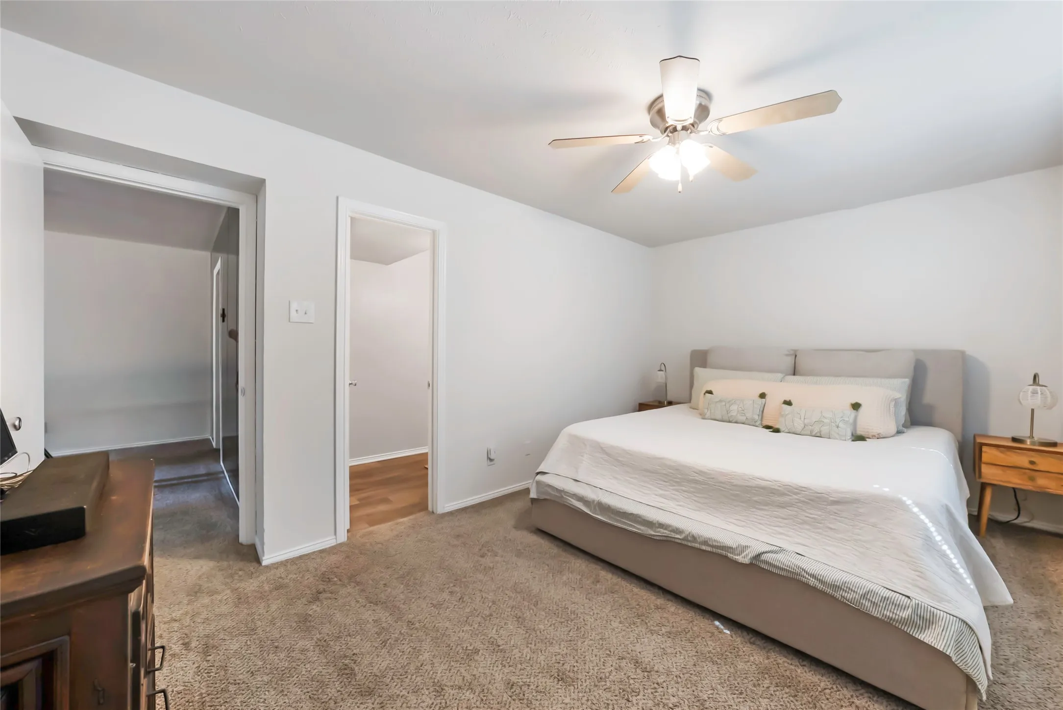 Townhouse For Sale in Dallas County , 1517 Britainway Lane, Dallas, Texas 75228, 2 Bedroom, 2 Bathroom, 2 Garage spaces, 1,061 Sqft, built in 1974, mls#21362650, Real Estate Agent in Dallas, Homes For Sale in Dallas county, Homes For Sale in Dallas, Realtor in Dallas Texas, Real Estate Brokerage Independent Realty Texas, Luminita Cordes Realtor