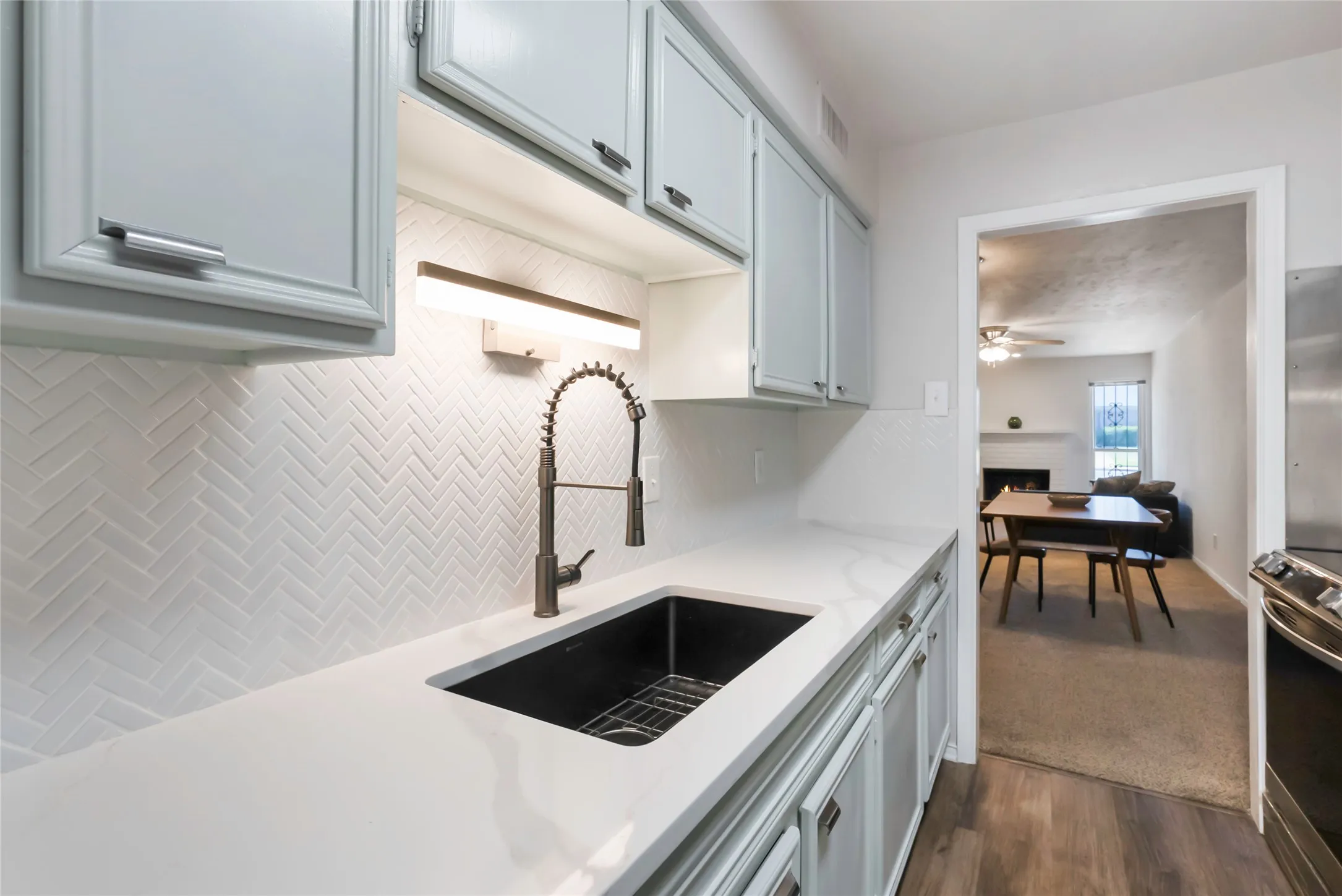 Townhouse For Sale in Dallas County , 1517 Britainway Lane, Dallas, Texas 75228, 2 Bedroom, 2 Bathroom, 2 Garage spaces, 1,061 Sqft, built in 1974, mls#21362650, Real Estate Agent in Dallas, Homes For Sale in Dallas county, Homes For Sale in Dallas, Realtor in Dallas Texas, Real Estate Brokerage Independent Realty Texas, Luminita Cordes Realtor