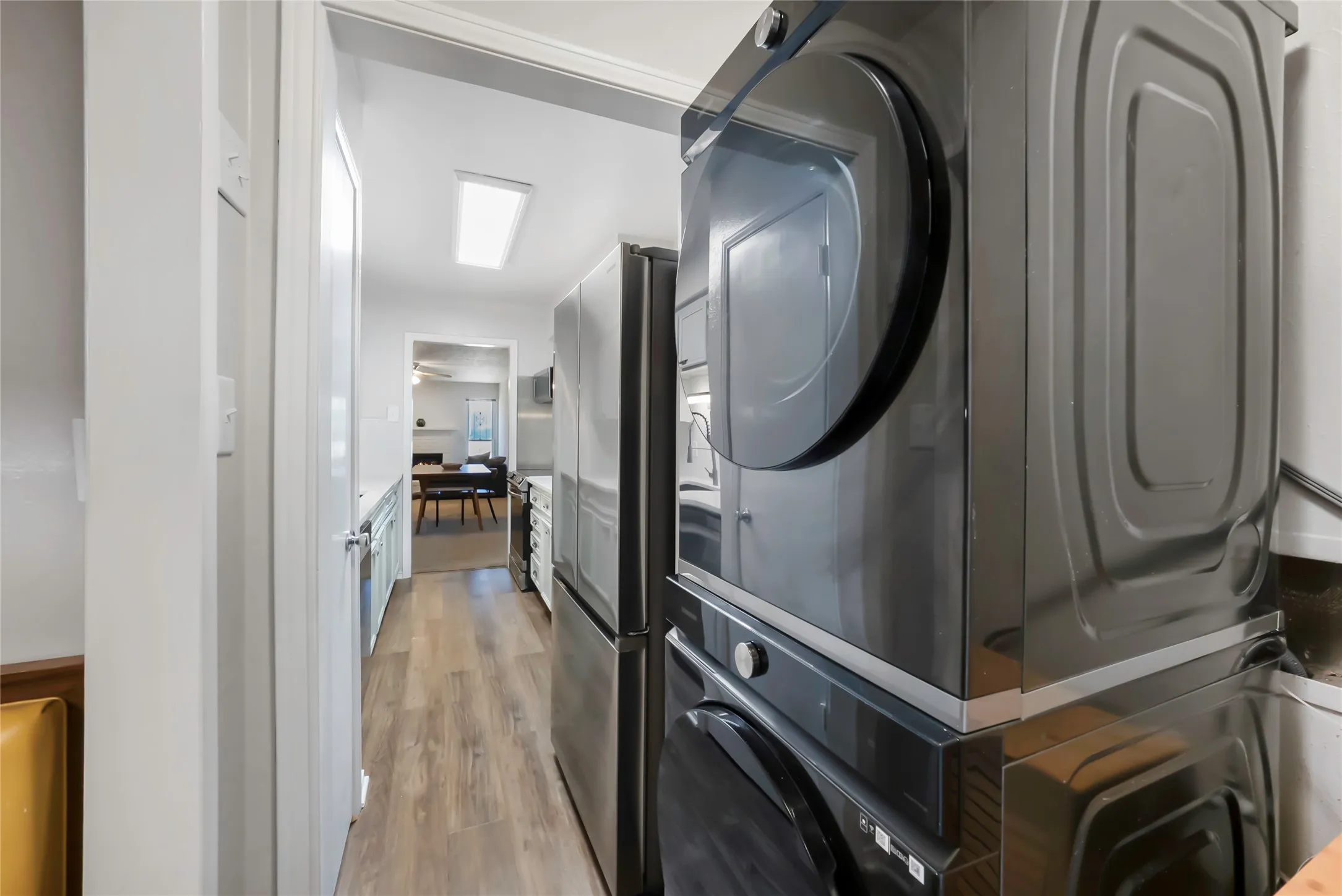 Townhouse For Sale in Dallas County , 1517 Britainway Lane, Dallas, Texas 75228, 2 Bedroom, 2 Bathroom, 2 Garage spaces, 1,061 Sqft, built in 1974, mls#21362650, Real Estate Agent in Dallas, Homes For Sale in Dallas county, Homes For Sale in Dallas, Realtor in Dallas Texas, Real Estate Brokerage Independent Realty Texas, Luminita Cordes Realtor