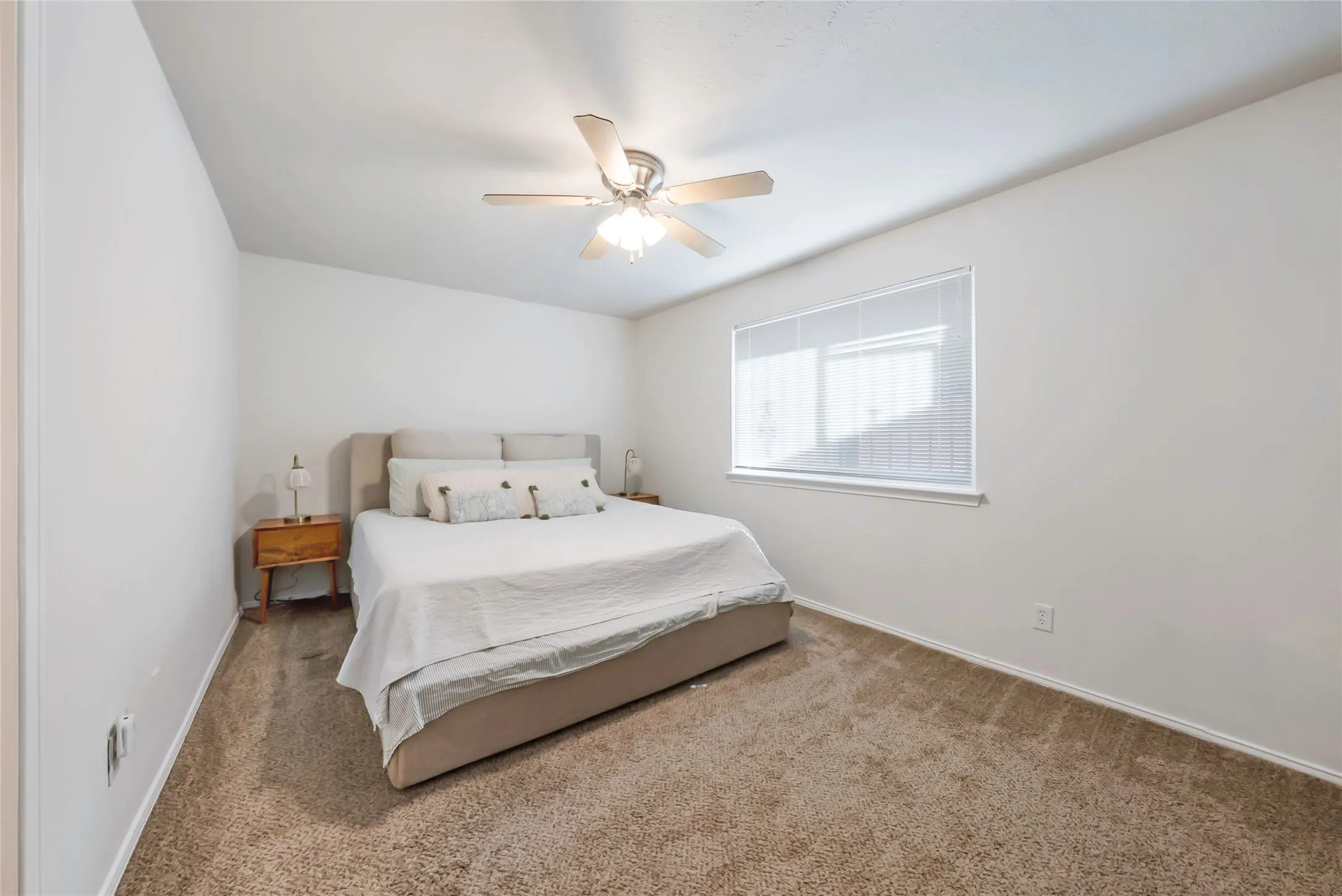Townhouse For Sale in Dallas County , 1517 Britainway Lane, Dallas, Texas 75228, 2 Bedroom, 2 Bathroom, 2 Garage spaces, 1,061 Sqft, built in 1974, mls#21362650, Real Estate Agent in Dallas, Homes For Sale in Dallas county, Homes For Sale in Dallas, Realtor in Dallas Texas, Real Estate Brokerage Independent Realty Texas, Luminita Cordes Realtor