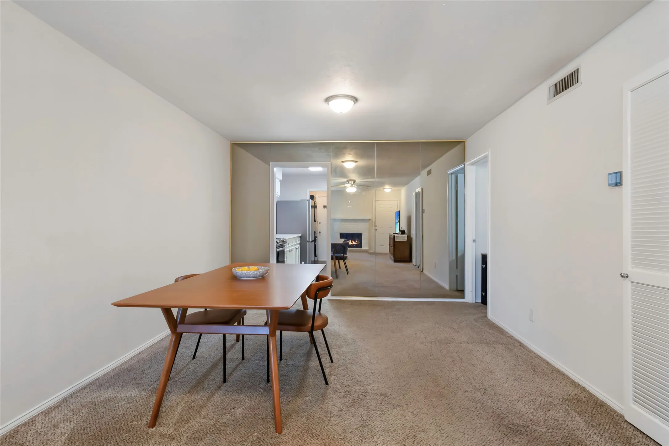 Townhouse For Sale in Dallas County , 1517 Britainway Lane, Dallas, Texas 75228, 2 Bedroom, 2 Bathroom, 2 Garage spaces, 1,061 Sqft, built in 1974, mls#21362650, Real Estate Agent in Dallas, Homes For Sale in Dallas county, Homes For Sale in Dallas, Realtor in Dallas Texas, Real Estate Brokerage Independent Realty Texas, Luminita Cordes Realtor