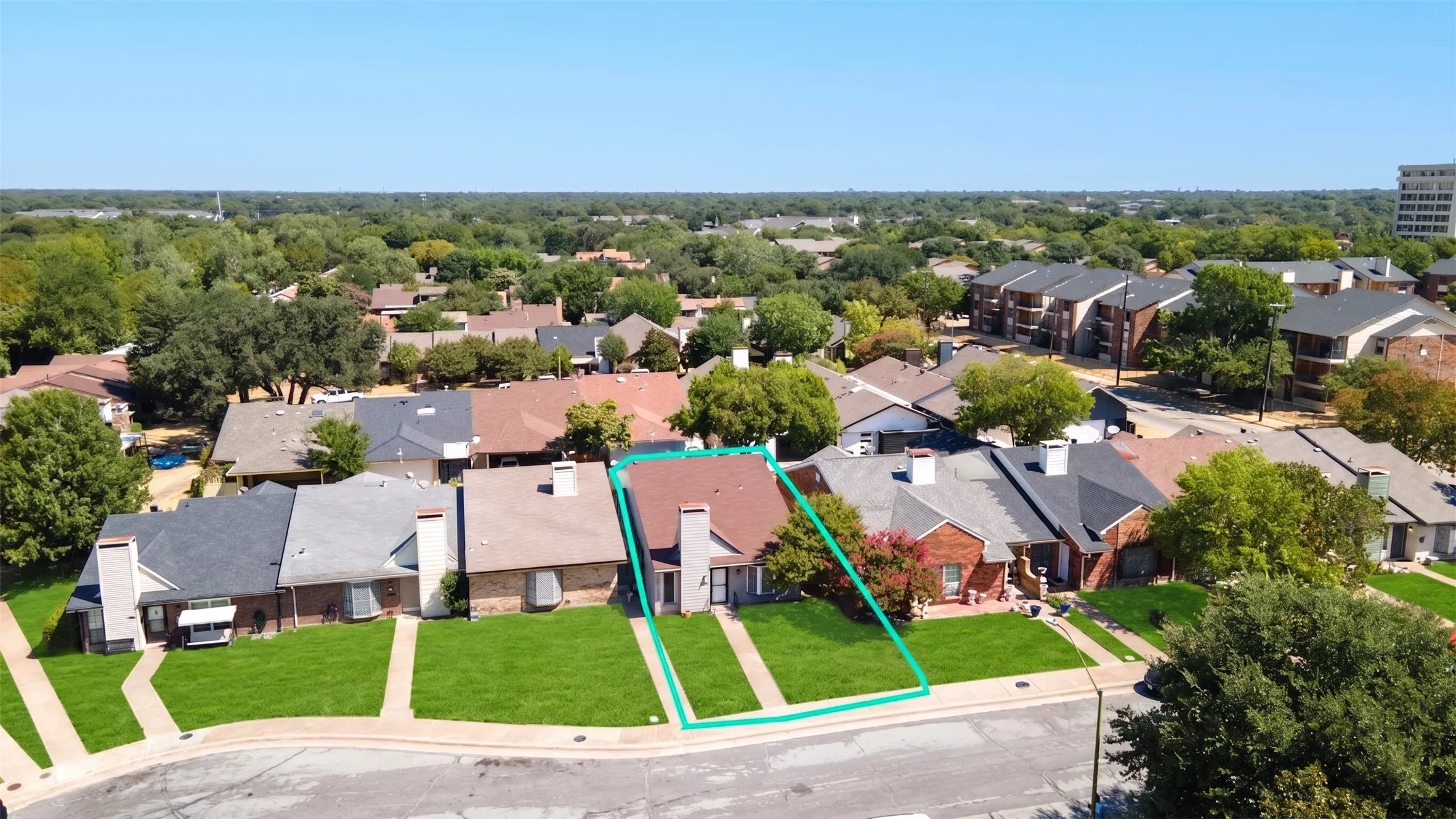 Townhouse For Sale in Dallas County , 1517 Britainway Lane, Dallas, Texas 75228, 2 Bedroom, 2 Bathroom, 2 Garage spaces, 1,061 Sqft, built in 1974, mls#21362650, Real Estate Agent in Dallas, Homes For Sale in Dallas county, Homes For Sale in Dallas, Realtor in Dallas Texas, Real Estate Brokerage Independent Realty Texas, Luminita Cordes Realtor