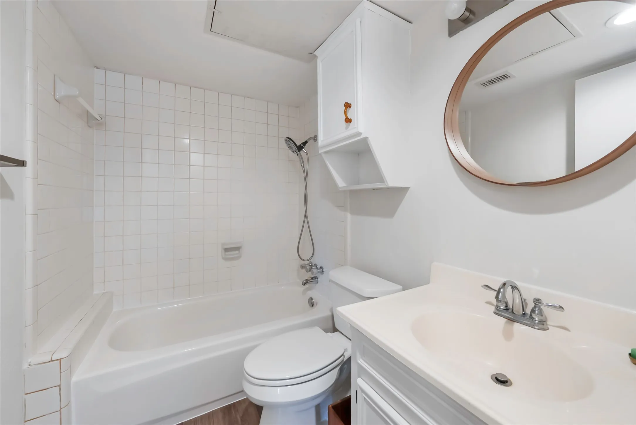 Townhouse For Sale in Dallas County , 1517 Britainway Lane, Dallas, Texas 75228, 2 Bedroom, 2 Bathroom, 2 Garage spaces, 1,061 Sqft, built in 1974, mls#21362650, Real Estate Agent in Dallas, Homes For Sale in Dallas county, Homes For Sale in Dallas, Realtor in Dallas Texas, Real Estate Brokerage Independent Realty Texas, Luminita Cordes Realtor