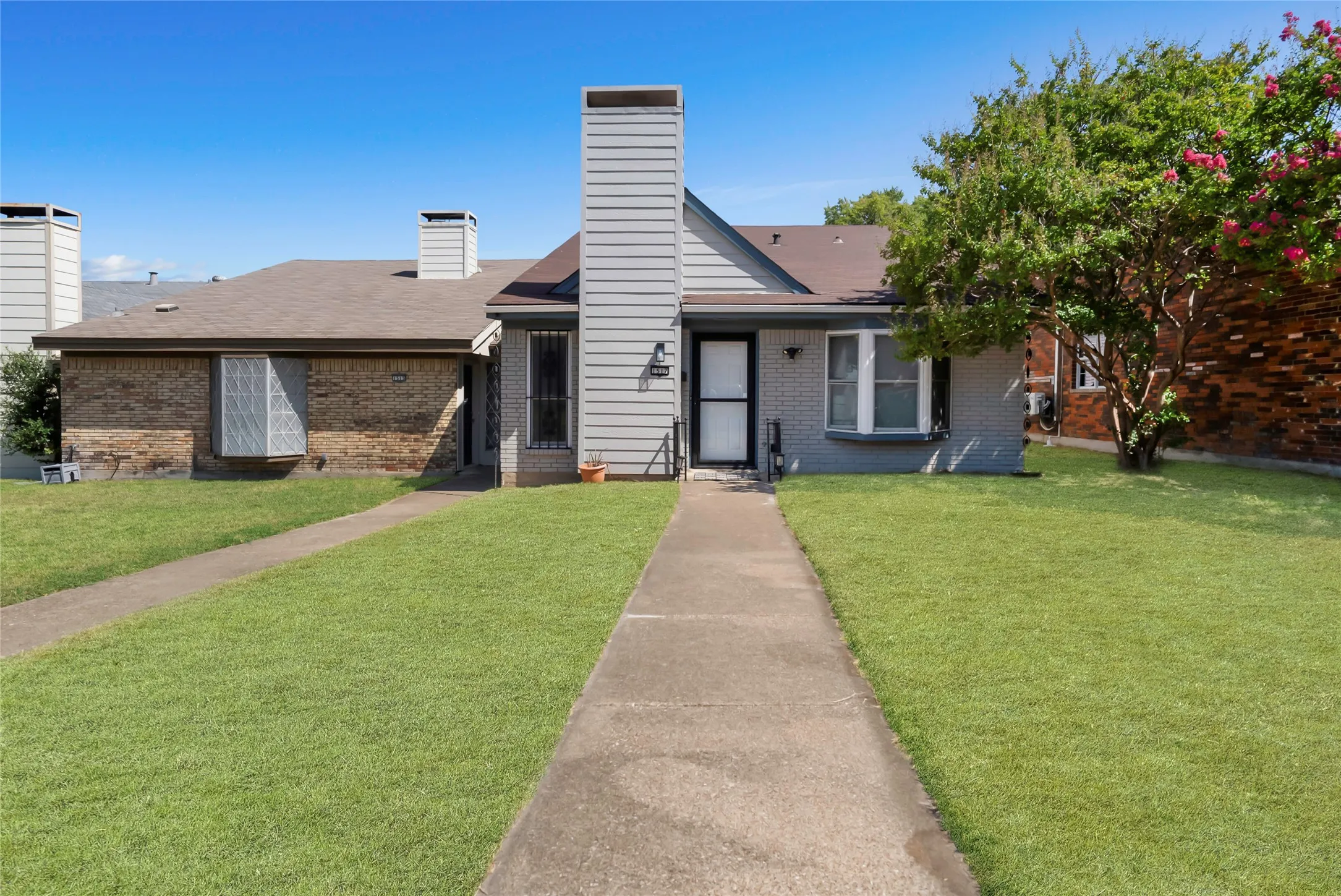 Townhouse For Sale in Dallas County , 1517 Britainway Lane, Dallas, Texas 75228, 2 Bedroom, 2 Bathroom, 2 Garage spaces, 1,061 Sqft, built in 1974, mls#21362650, Real Estate Agent in Dallas, Homes For Sale in Dallas county, Homes For Sale in Dallas, Realtor in Dallas Texas, Real Estate Brokerage Independent Realty Texas, Luminita Cordes Realtor