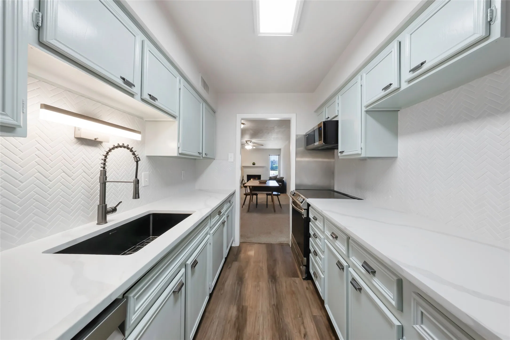 Townhouse For Sale in Dallas County , 1517 Britainway Lane, Dallas, Texas 75228, 2 Bedroom, 2 Bathroom, 2 Garage spaces, 1,061 Sqft, built in 1974, mls#21362650, Real Estate Agent in Dallas, Homes For Sale in Dallas county, Homes For Sale in Dallas, Realtor in Dallas Texas, Real Estate Brokerage Independent Realty Texas, Luminita Cordes Realtor
