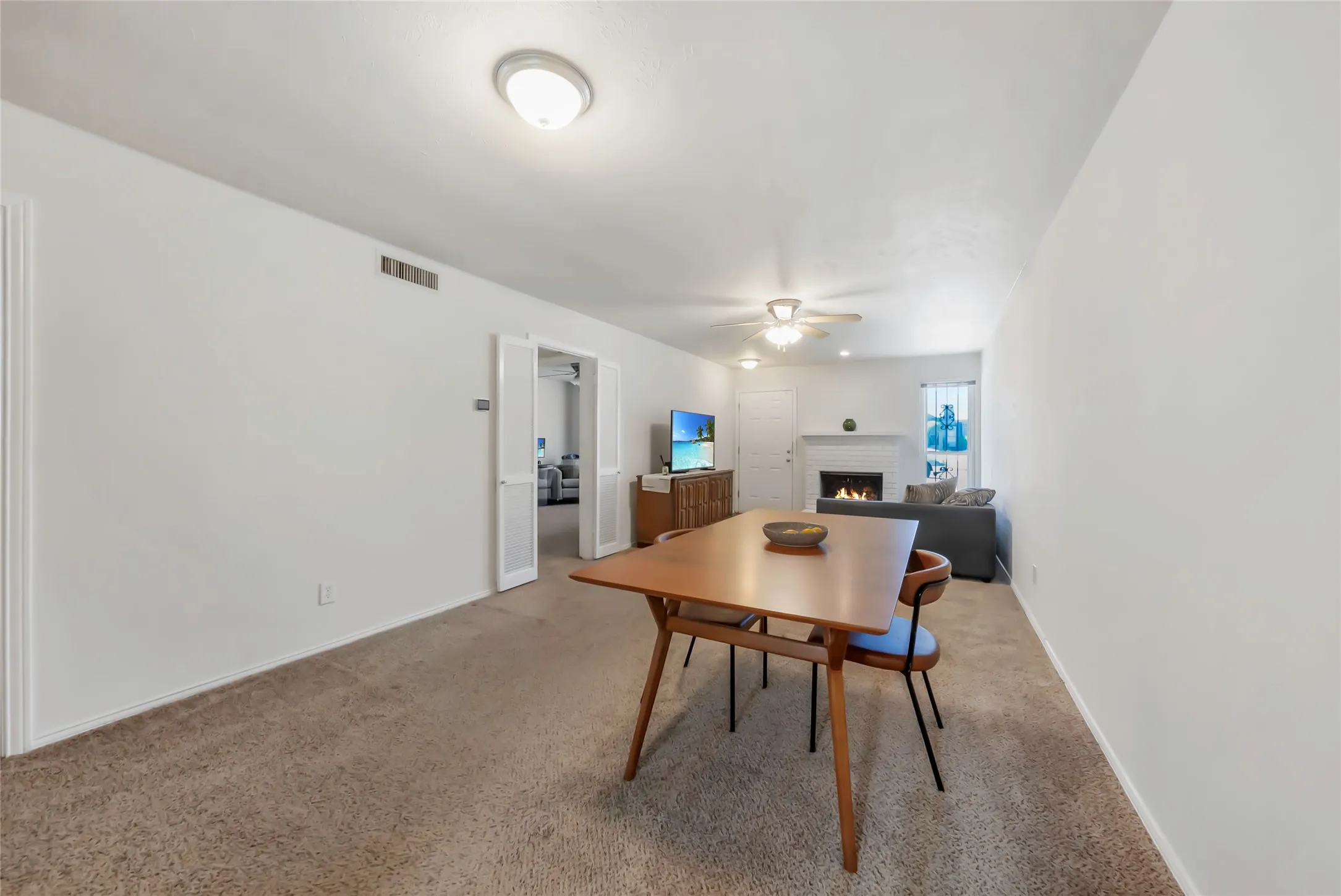 Townhouse For Sale in Dallas County , 1517 Britainway Lane, Dallas, Texas 75228, 2 Bedroom, 2 Bathroom, 2 Garage spaces, 1,061 Sqft, built in 1974, mls#21362650, Real Estate Agent in Dallas, Homes For Sale in Dallas county, Homes For Sale in Dallas, Realtor in Dallas Texas, Real Estate Brokerage Independent Realty Texas, Luminita Cordes Realtor