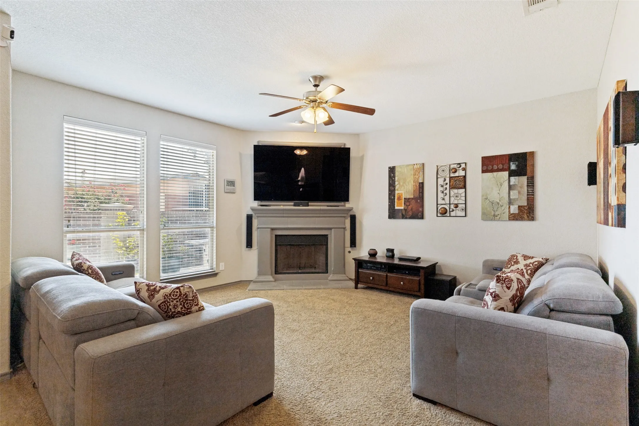 Single Family Residence For Sale in Tarrant County , 8200 Misty Water Drive, Fort Worth, Texas 76131, 3 Bedroom, 2 Bathroom, 2 Garage spaces, 1,844 Sqft, built in 2011, mls#21363728, Real Estate Agent in Fort Worth, Homes For Sale in Tarrant county, Homes For Sale in Fort Worth, Realtor in Fort Worth Texas, Real Estate Brokerage Independent Realty Texas, Luminita Cordes Realtor