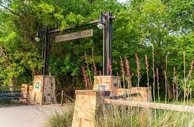 Entrance to walking trails at Cottonwood Creek Park
