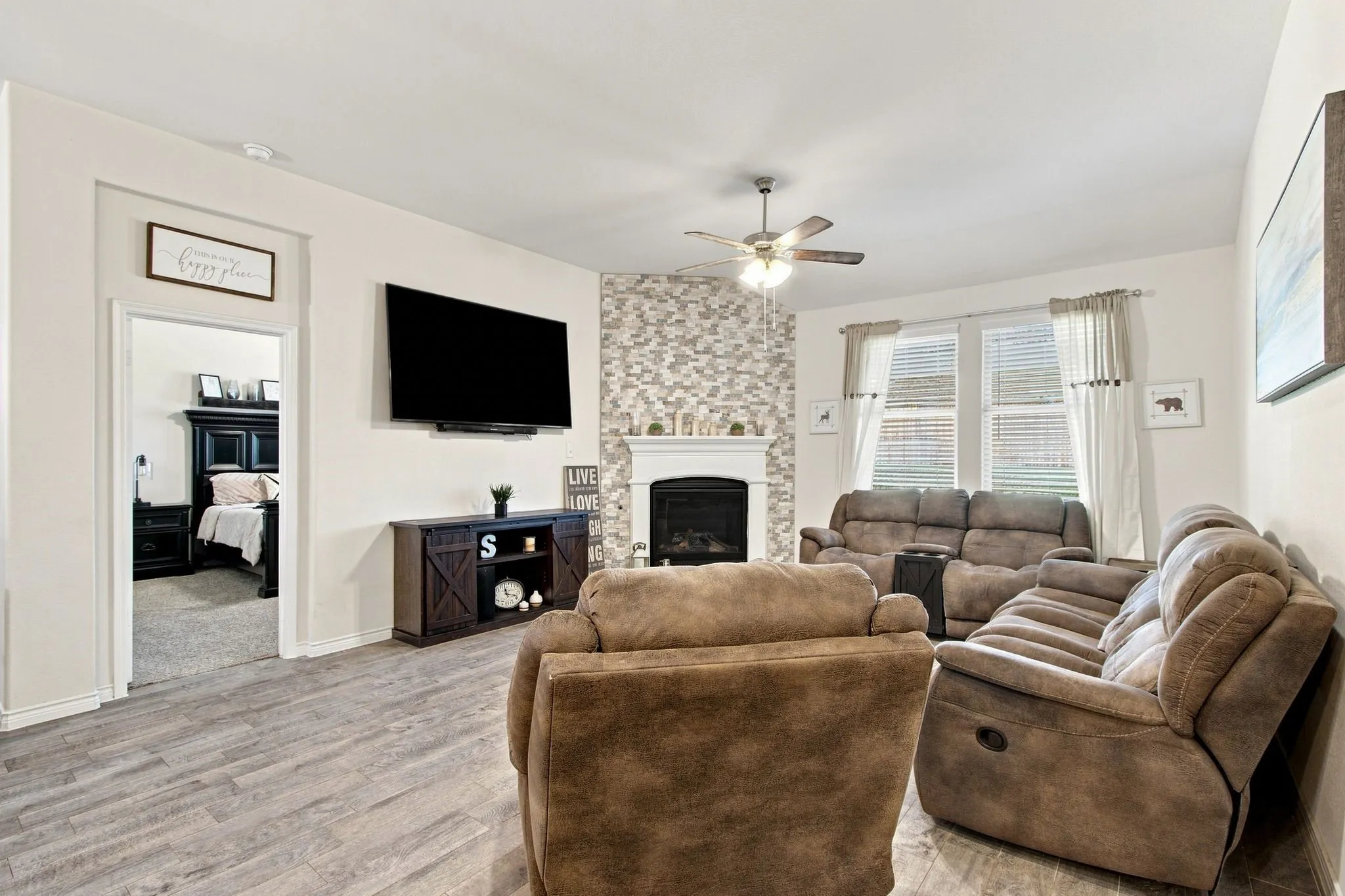 Single Family Residence For Sale in Denton County , 11217 Shady Meadows Way, Aubrey, Texas 76227, 3 Bedroom, 2 Bathroom, 2 Garage spaces, 1,791 Sqft, built in 2022, mls#21364269, Real Estate Agent in Aubrey, Homes For Sale in Denton county, Homes For Sale in Aubrey, Realtor in Aubrey Texas, Real Estate Brokerage Independent Realty Texas, Luminita Cordes Realtor