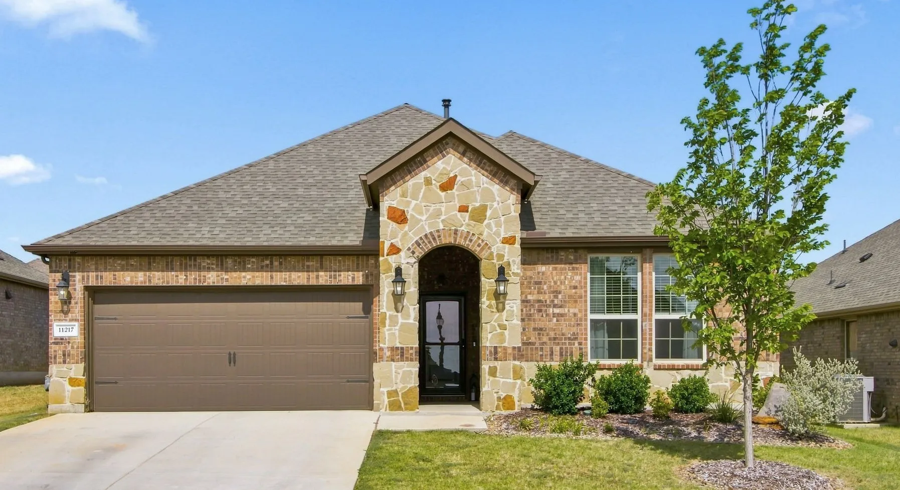 Single Family Residence For Sale in Denton County , 11217 Shady Meadows Way, Aubrey, Texas 76227, 3 Bedroom, 2 Bathroom, 2 Garage spaces, 1,791 Sqft, built in 2022, mls#21364269, Real Estate Agent in Aubrey, Homes For Sale in Denton county, Homes For Sale in Aubrey, Realtor in Aubrey Texas, Real Estate Brokerage Independent Realty Texas, Luminita Cordes Realtor
