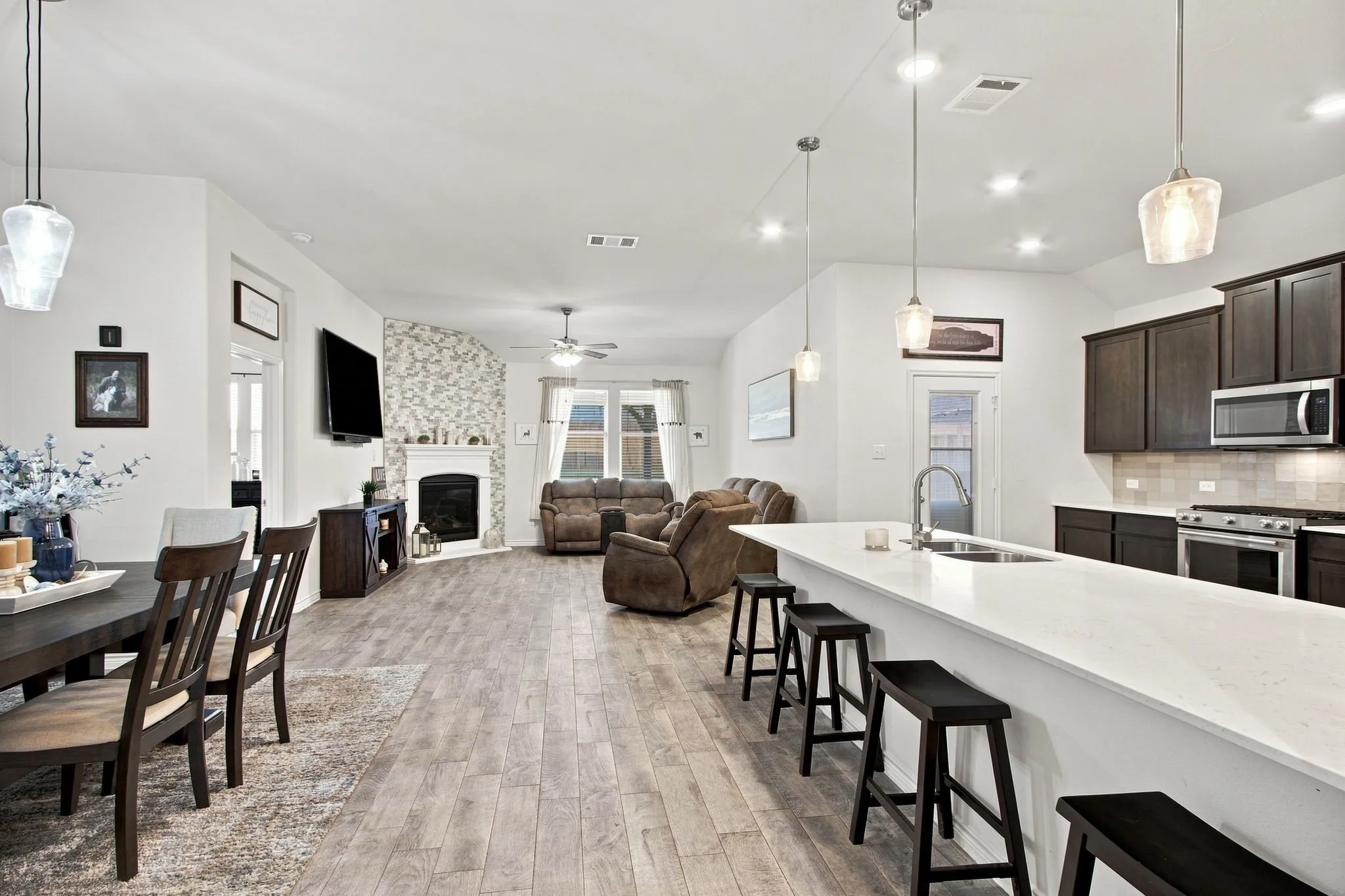 Single Family Residence For Sale in Denton County , 11217 Shady Meadows Way, Aubrey, Texas 76227, 3 Bedroom, 2 Bathroom, 2 Garage spaces, 1,791 Sqft, built in 2022, mls#21364269, Real Estate Agent in Aubrey, Homes For Sale in Denton county, Homes For Sale in Aubrey, Realtor in Aubrey Texas, Real Estate Brokerage Independent Realty Texas, Luminita Cordes Realtor