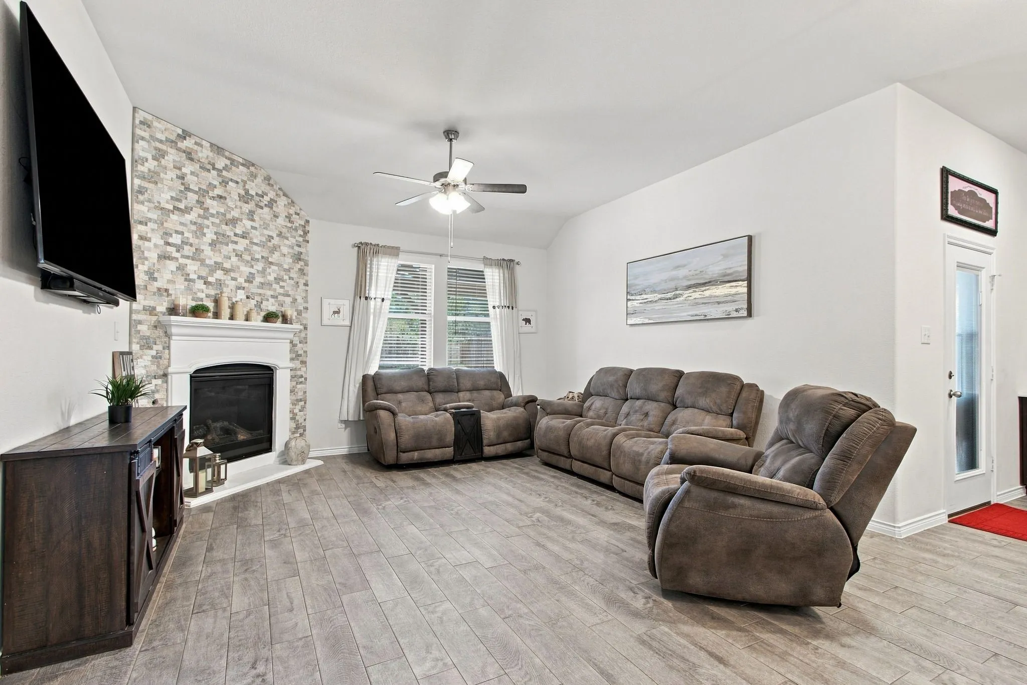 Single Family Residence For Sale in Denton County , 11217 Shady Meadows Way, Aubrey, Texas 76227, 3 Bedroom, 2 Bathroom, 2 Garage spaces, 1,791 Sqft, built in 2022, mls#21364269, Real Estate Agent in Aubrey, Homes For Sale in Denton county, Homes For Sale in Aubrey, Realtor in Aubrey Texas, Real Estate Brokerage Independent Realty Texas, Luminita Cordes Realtor