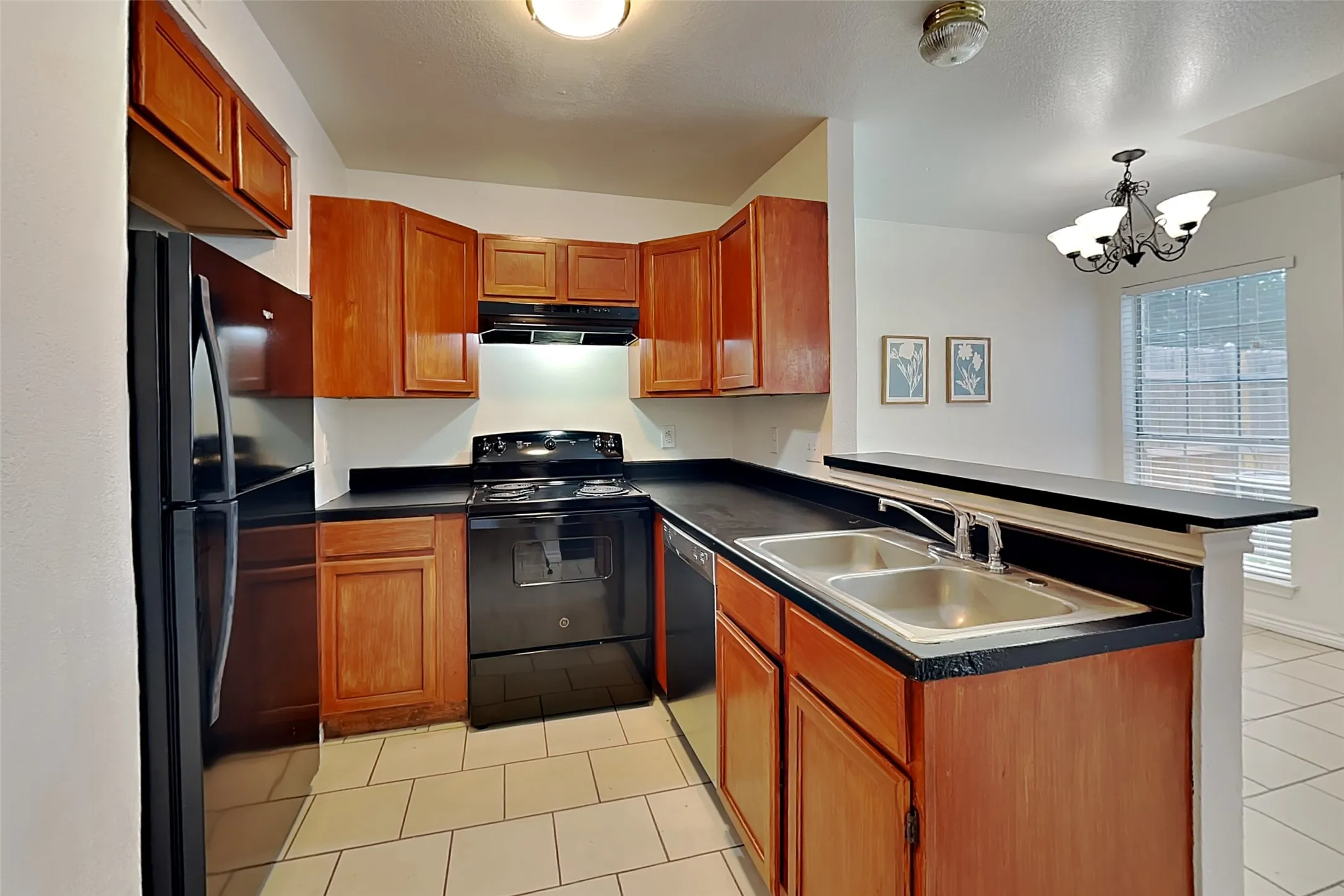 Single Family Residence For Rent in Dallas County , 905 Fairbanks Circle, Duncanville, Texas 75137, 3 Bedroom, 2 Bathroom, 1 Garage spaces, 1,235 Sqft, built in 1996, mls#21363939, Real Estate Agent in Duncanville, Homes For Rent in Dallas county, Homes For Rent in Duncanville, Realtor in Duncanville Texas, Real Estate Brokerage Independent Realty Texas, Luminita Cordes Realtor
