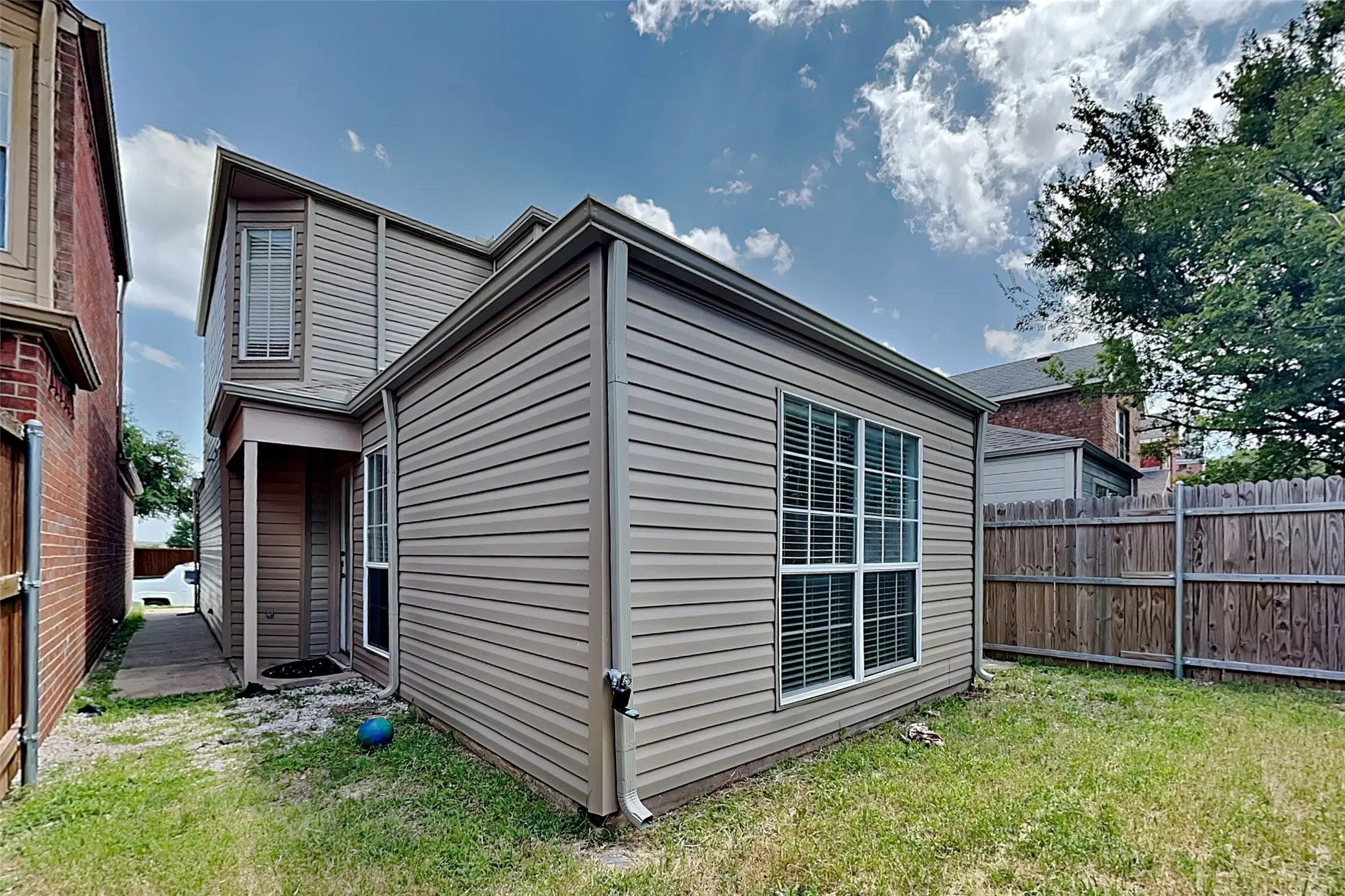 Single Family Residence For Rent in Dallas County , 905 Fairbanks Circle, Duncanville, Texas 75137, 3 Bedroom, 2 Bathroom, 1 Garage spaces, 1,235 Sqft, built in 1996, mls#21363939, Real Estate Agent in Duncanville, Homes For Rent in Dallas county, Homes For Rent in Duncanville, Realtor in Duncanville Texas, Real Estate Brokerage Independent Realty Texas, Luminita Cordes Realtor