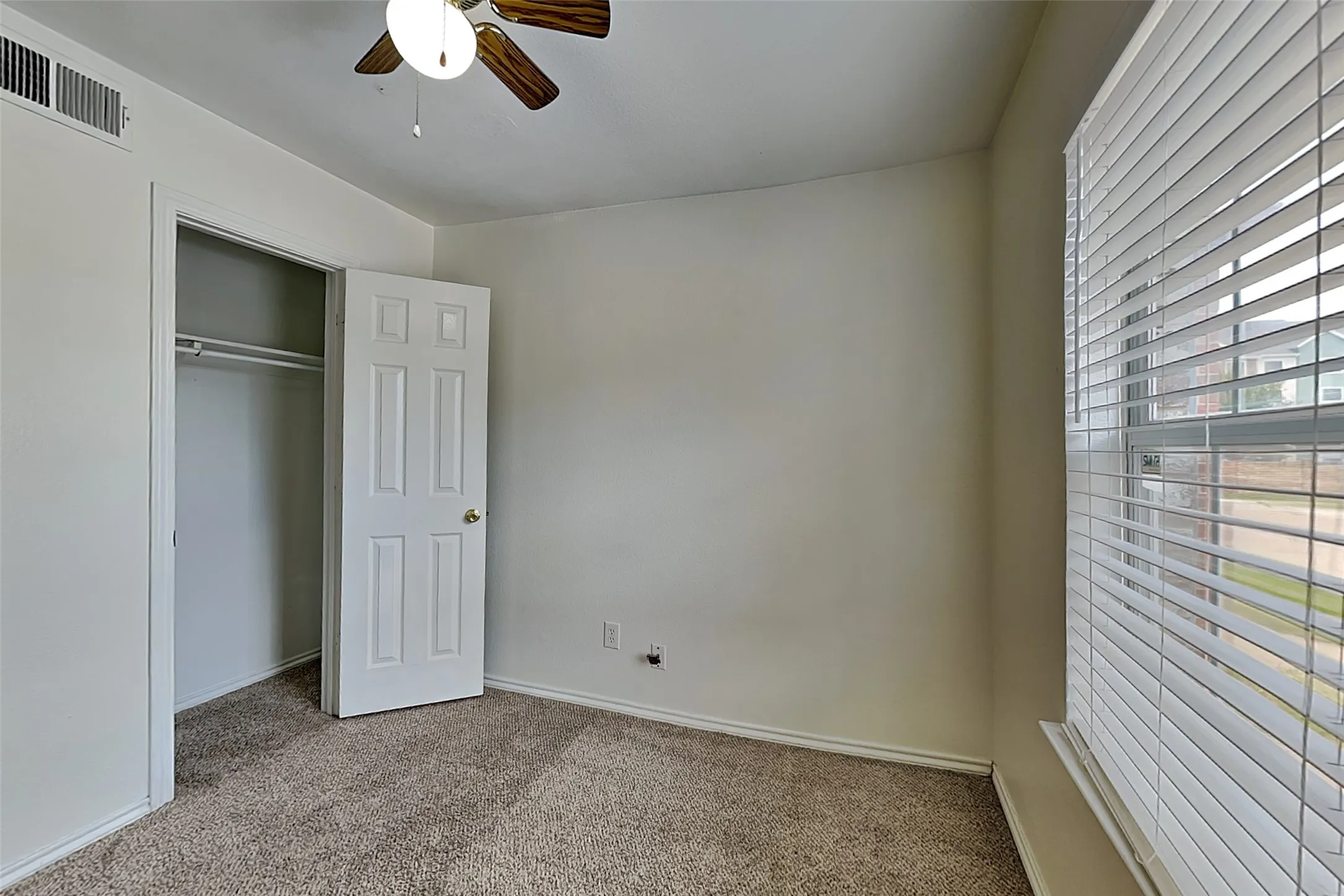 Single Family Residence For Rent in Dallas County , 905 Fairbanks Circle, Duncanville, Texas 75137, 3 Bedroom, 2 Bathroom, 1 Garage spaces, 1,235 Sqft, built in 1996, mls#21363939, Real Estate Agent in Duncanville, Homes For Rent in Dallas county, Homes For Rent in Duncanville, Realtor in Duncanville Texas, Real Estate Brokerage Independent Realty Texas, Luminita Cordes Realtor