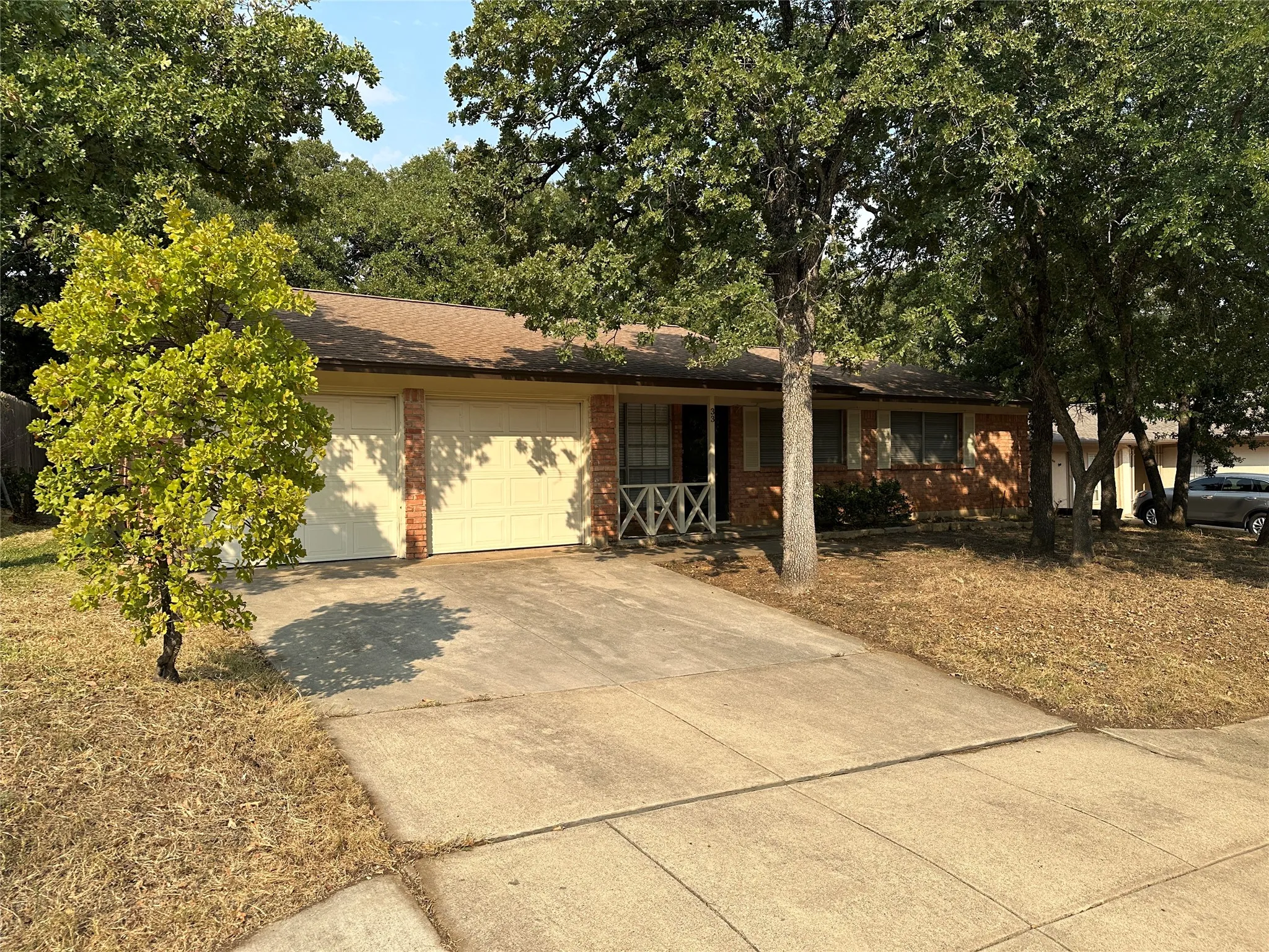 Single Family Residence For Sale in Tarrant County , 33 Somerset Terrace, Bedford, Texas 76022, 3 Bedroom, 2 Bathroom, 2 Garage spaces, 1,218 Sqft, built in 1960, mls#21364800, Real Estate Agent in Bedford, Homes For Sale in Tarrant county, Homes For Sale in Bedford, Realtor in Bedford Texas, Real Estate Brokerage Independent Realty Texas, Luminita Cordes Realtor