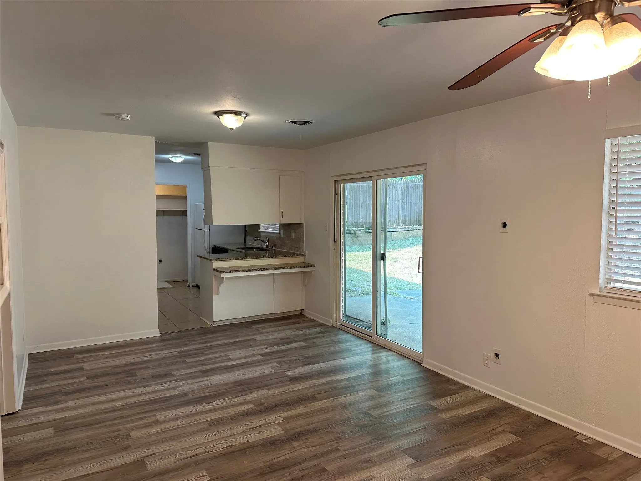 Single Family Residence For Sale in Tarrant County , 33 Somerset Terrace, Bedford, Texas 76022, 3 Bedroom, 2 Bathroom, 2 Garage spaces, 1,218 Sqft, built in 1960, mls#21364800, Real Estate Agent in Bedford, Homes For Sale in Tarrant county, Homes For Sale in Bedford, Realtor in Bedford Texas, Real Estate Brokerage Independent Realty Texas, Luminita Cordes Realtor