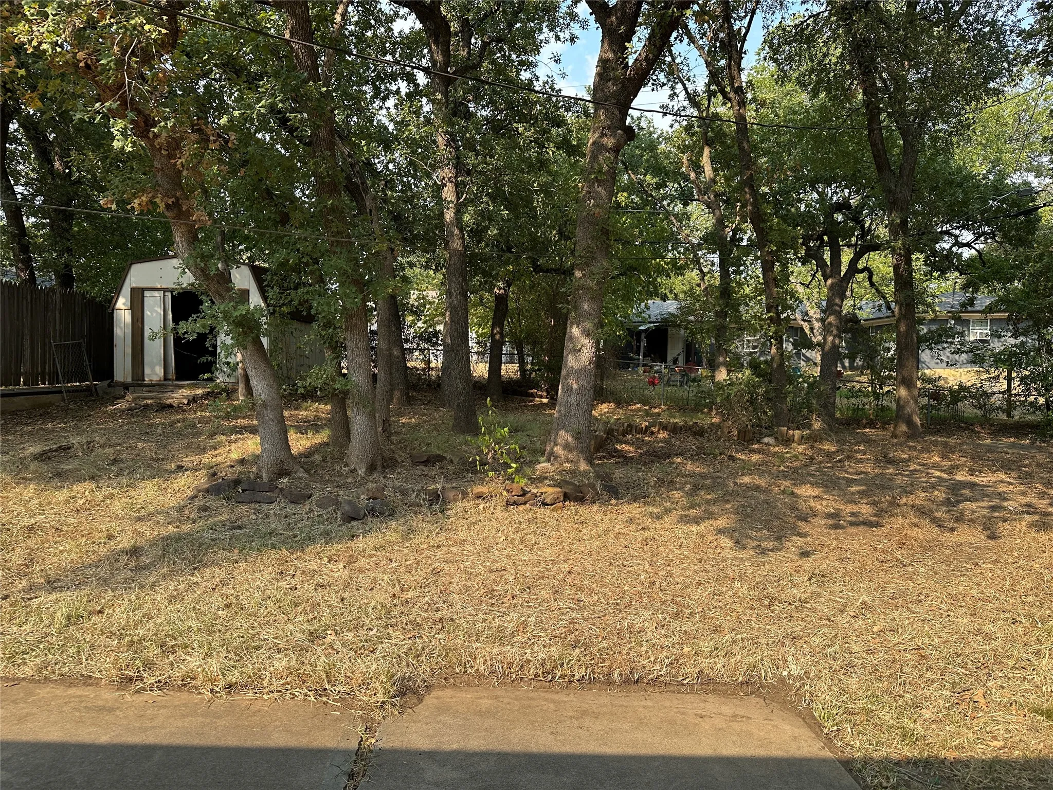 Single Family Residence For Sale in Tarrant County , 33 Somerset Terrace, Bedford, Texas 76022, 3 Bedroom, 2 Bathroom, 2 Garage spaces, 1,218 Sqft, built in 1960, mls#21364800, Real Estate Agent in Bedford, Homes For Sale in Tarrant county, Homes For Sale in Bedford, Realtor in Bedford Texas, Real Estate Brokerage Independent Realty Texas, Luminita Cordes Realtor