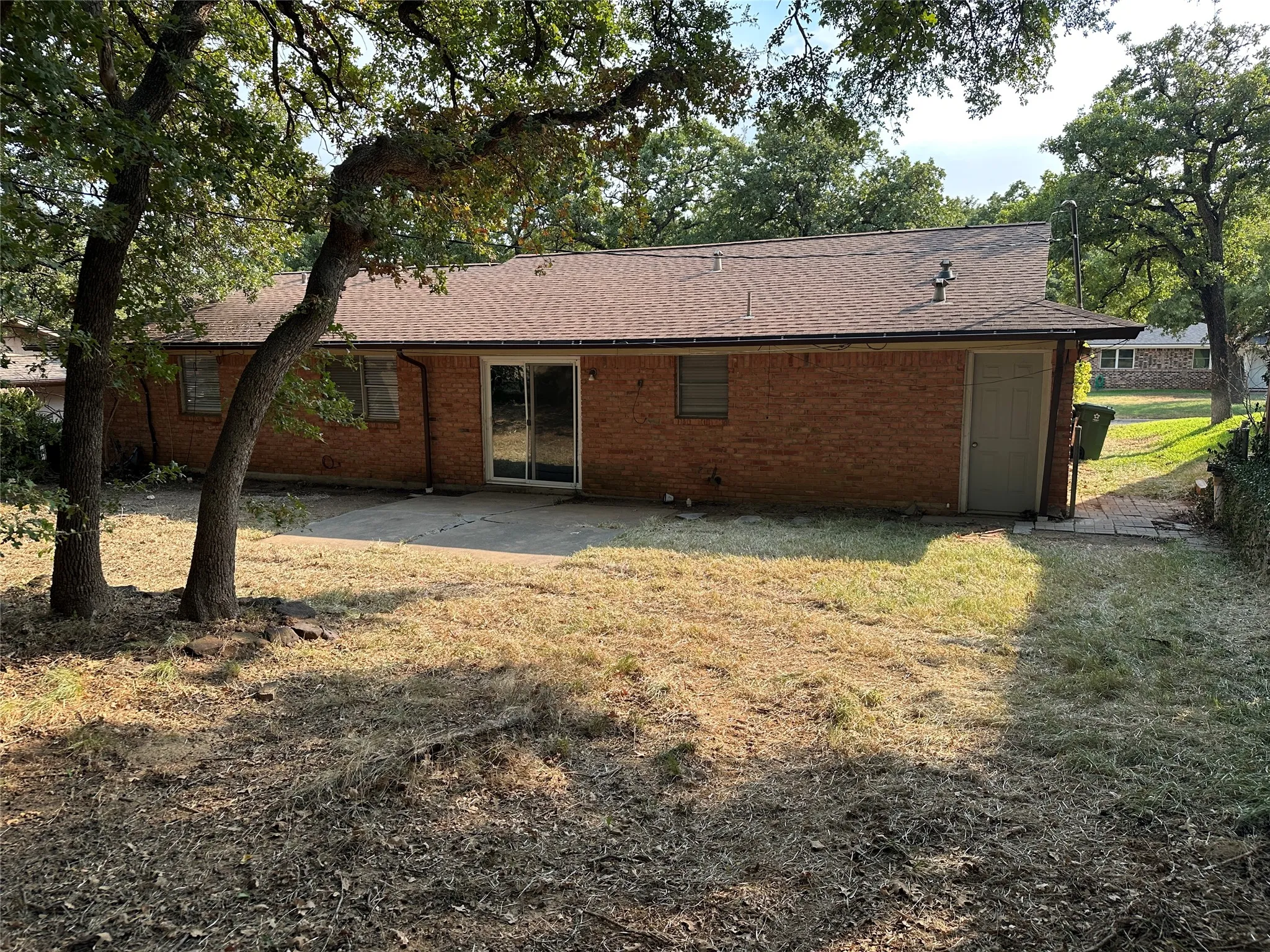 Single Family Residence For Sale in Tarrant County , 33 Somerset Terrace, Bedford, Texas 76022, 3 Bedroom, 2 Bathroom, 2 Garage spaces, 1,218 Sqft, built in 1960, mls#21364800, Real Estate Agent in Bedford, Homes For Sale in Tarrant county, Homes For Sale in Bedford, Realtor in Bedford Texas, Real Estate Brokerage Independent Realty Texas, Luminita Cordes Realtor