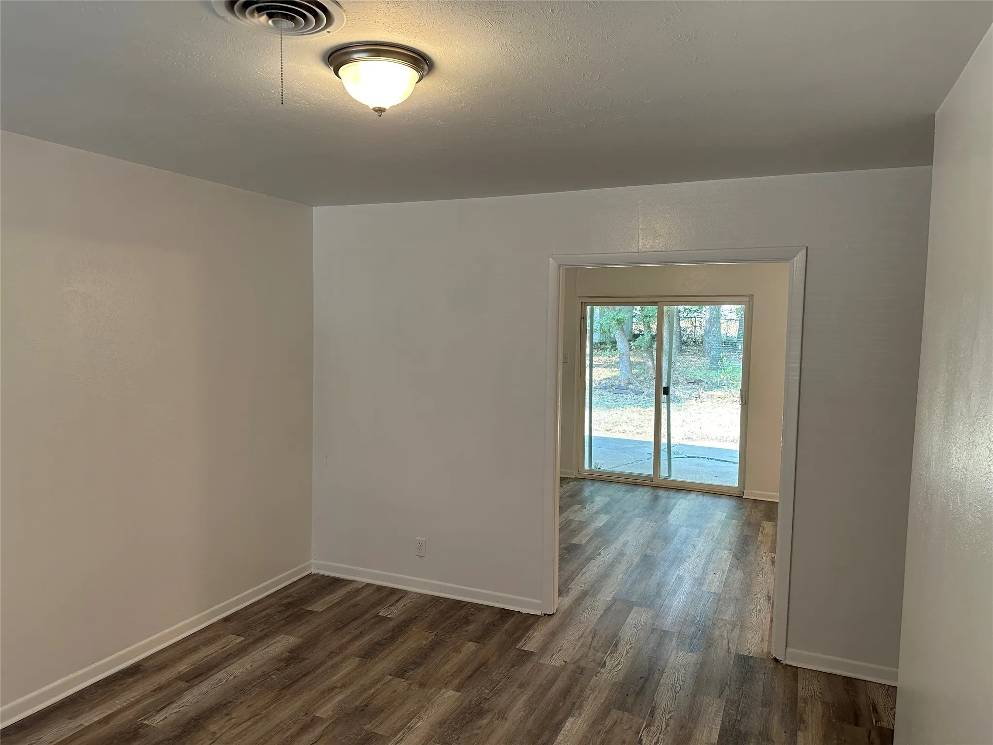 Single Family Residence For Sale in Tarrant County , 33 Somerset Terrace, Bedford, Texas 76022, 3 Bedroom, 2 Bathroom, 2 Garage spaces, 1,218 Sqft, built in 1960, mls#21364800, Real Estate Agent in Bedford, Homes For Sale in Tarrant county, Homes For Sale in Bedford, Realtor in Bedford Texas, Real Estate Brokerage Independent Realty Texas, Luminita Cordes Realtor