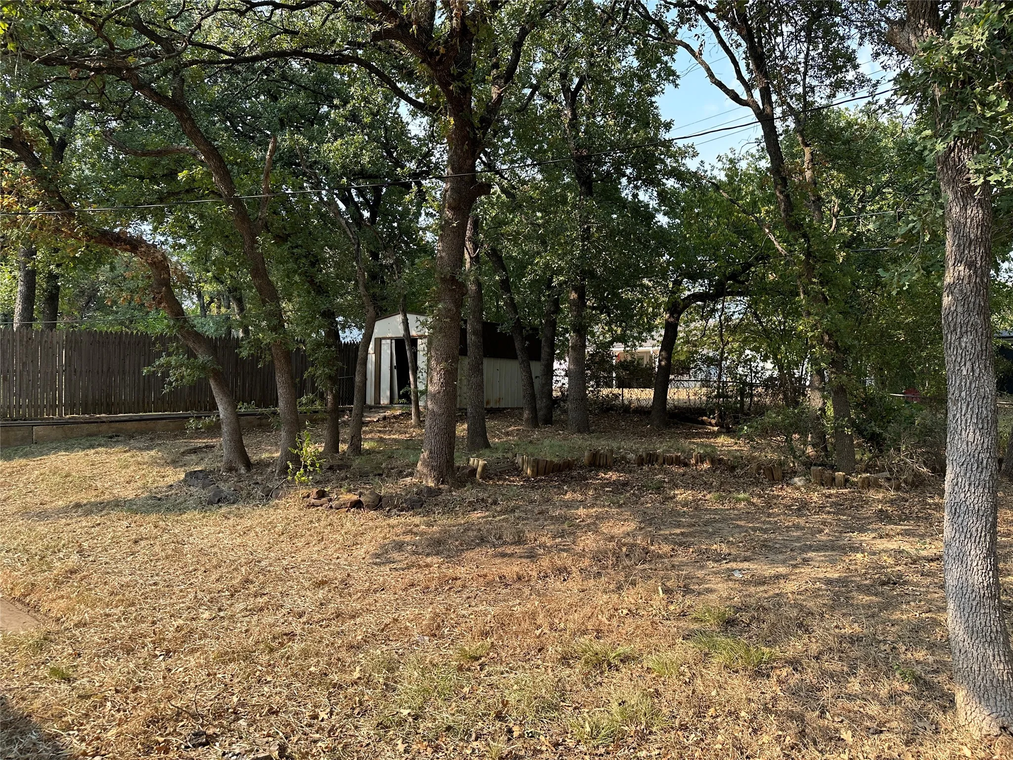 Single Family Residence For Sale in Tarrant County , 33 Somerset Terrace, Bedford, Texas 76022, 3 Bedroom, 2 Bathroom, 2 Garage spaces, 1,218 Sqft, built in 1960, mls#21364800, Real Estate Agent in Bedford, Homes For Sale in Tarrant county, Homes For Sale in Bedford, Realtor in Bedford Texas, Real Estate Brokerage Independent Realty Texas, Luminita Cordes Realtor