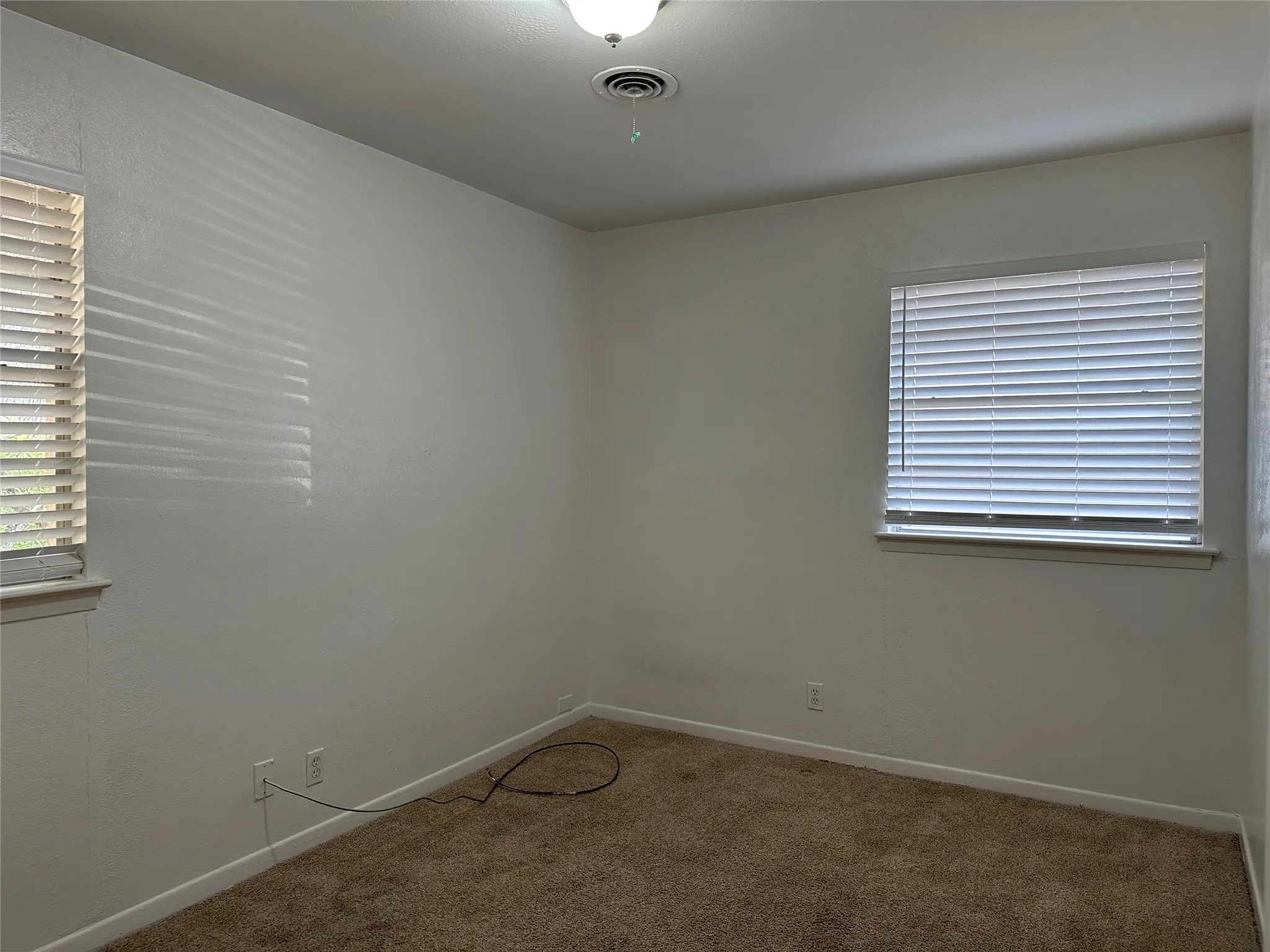 Single Family Residence For Sale in Tarrant County , 33 Somerset Terrace, Bedford, Texas 76022, 3 Bedroom, 2 Bathroom, 2 Garage spaces, 1,218 Sqft, built in 1960, mls#21364800, Real Estate Agent in Bedford, Homes For Sale in Tarrant county, Homes For Sale in Bedford, Realtor in Bedford Texas, Real Estate Brokerage Independent Realty Texas, Luminita Cordes Realtor