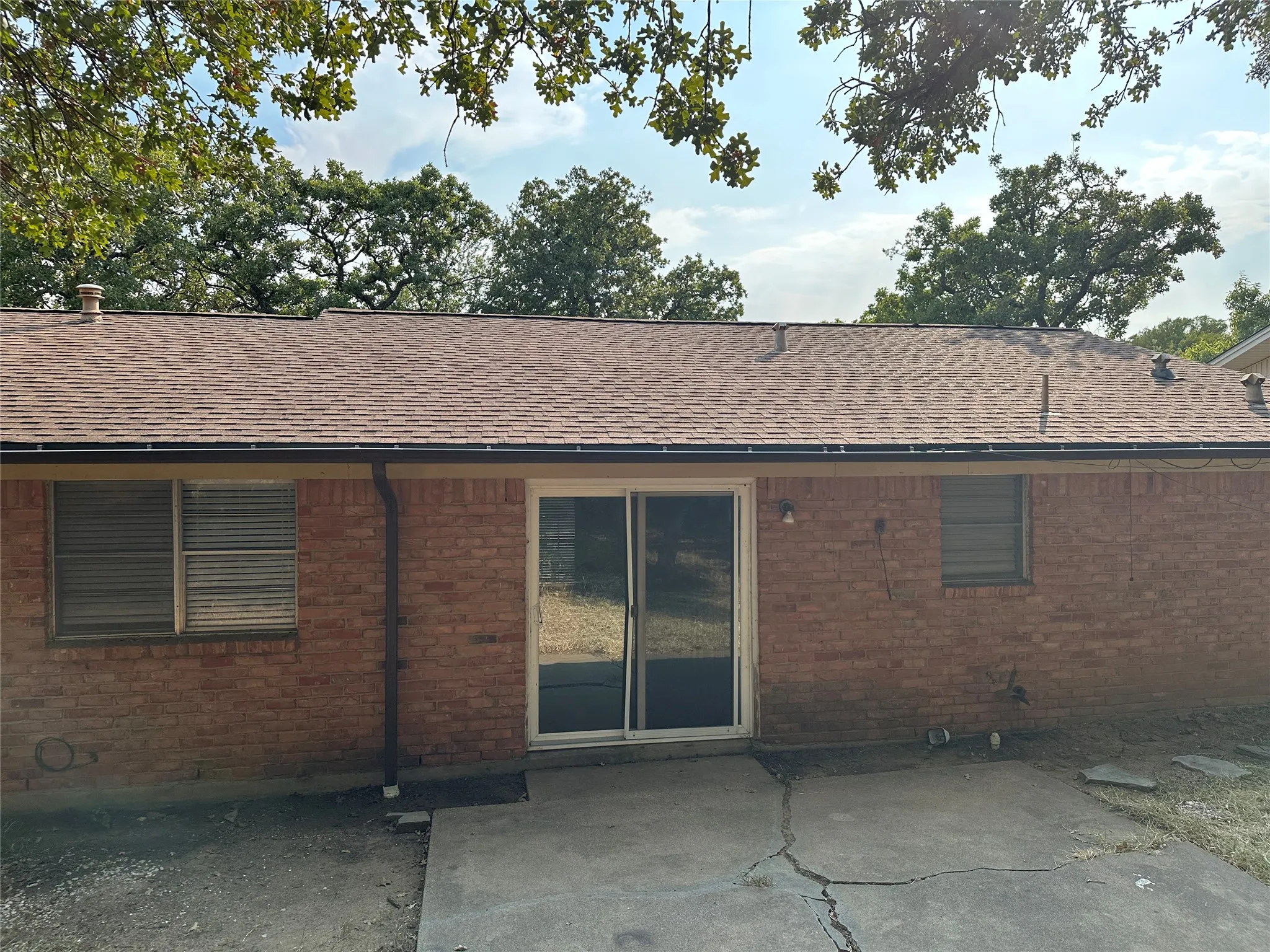 Single Family Residence For Sale in Tarrant County , 33 Somerset Terrace, Bedford, Texas 76022, 3 Bedroom, 2 Bathroom, 2 Garage spaces, 1,218 Sqft, built in 1960, mls#21364800, Real Estate Agent in Bedford, Homes For Sale in Tarrant county, Homes For Sale in Bedford, Realtor in Bedford Texas, Real Estate Brokerage Independent Realty Texas, Luminita Cordes Realtor