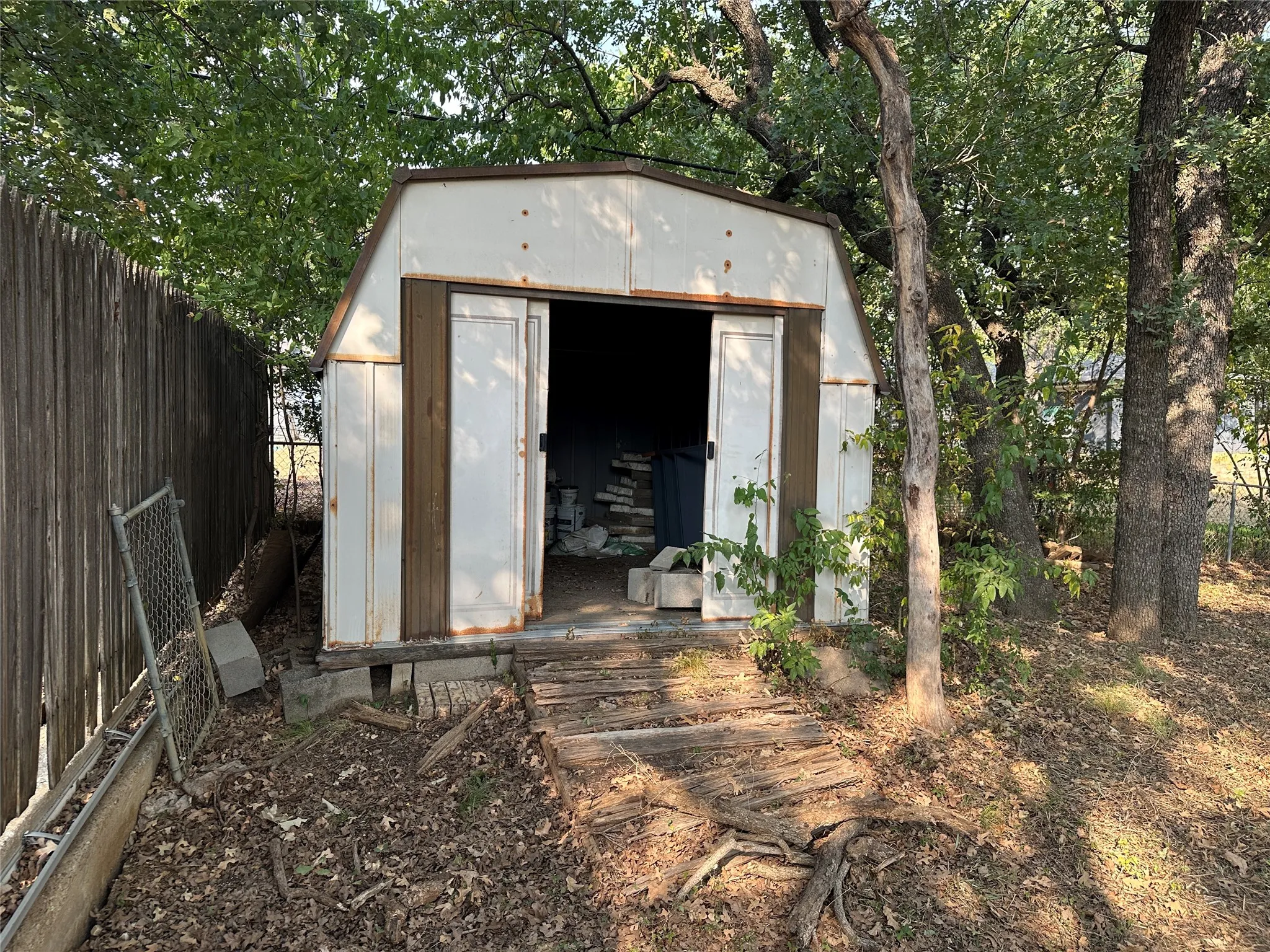 Single Family Residence For Sale in Tarrant County , 33 Somerset Terrace, Bedford, Texas 76022, 3 Bedroom, 2 Bathroom, 2 Garage spaces, 1,218 Sqft, built in 1960, mls#21364800, Real Estate Agent in Bedford, Homes For Sale in Tarrant county, Homes For Sale in Bedford, Realtor in Bedford Texas, Real Estate Brokerage Independent Realty Texas, Luminita Cordes Realtor
