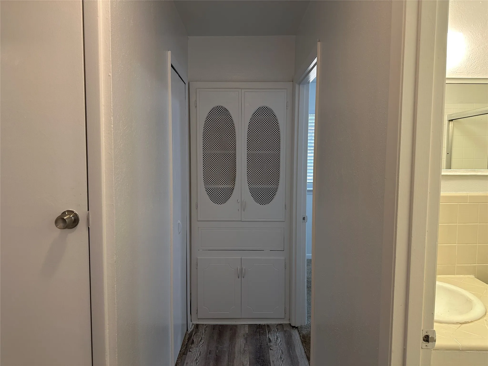 Single Family Residence For Sale in Tarrant County , 33 Somerset Terrace, Bedford, Texas 76022, 3 Bedroom, 2 Bathroom, 2 Garage spaces, 1,218 Sqft, built in 1960, mls#21364800, Real Estate Agent in Bedford, Homes For Sale in Tarrant county, Homes For Sale in Bedford, Realtor in Bedford Texas, Real Estate Brokerage Independent Realty Texas, Luminita Cordes Realtor