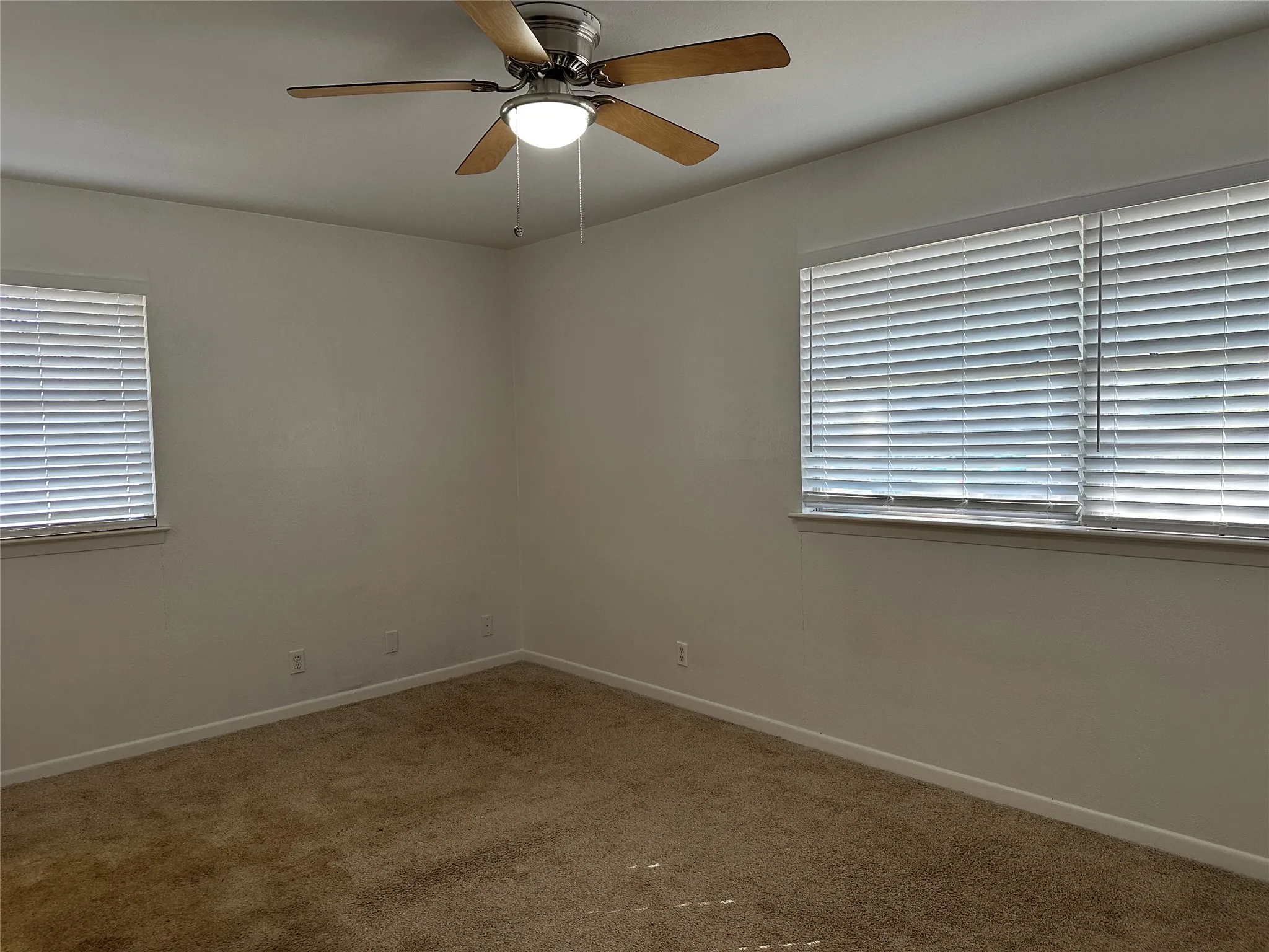 Single Family Residence For Sale in Tarrant County , 33 Somerset Terrace, Bedford, Texas 76022, 3 Bedroom, 2 Bathroom, 2 Garage spaces, 1,218 Sqft, built in 1960, mls#21364800, Real Estate Agent in Bedford, Homes For Sale in Tarrant county, Homes For Sale in Bedford, Realtor in Bedford Texas, Real Estate Brokerage Independent Realty Texas, Luminita Cordes Realtor