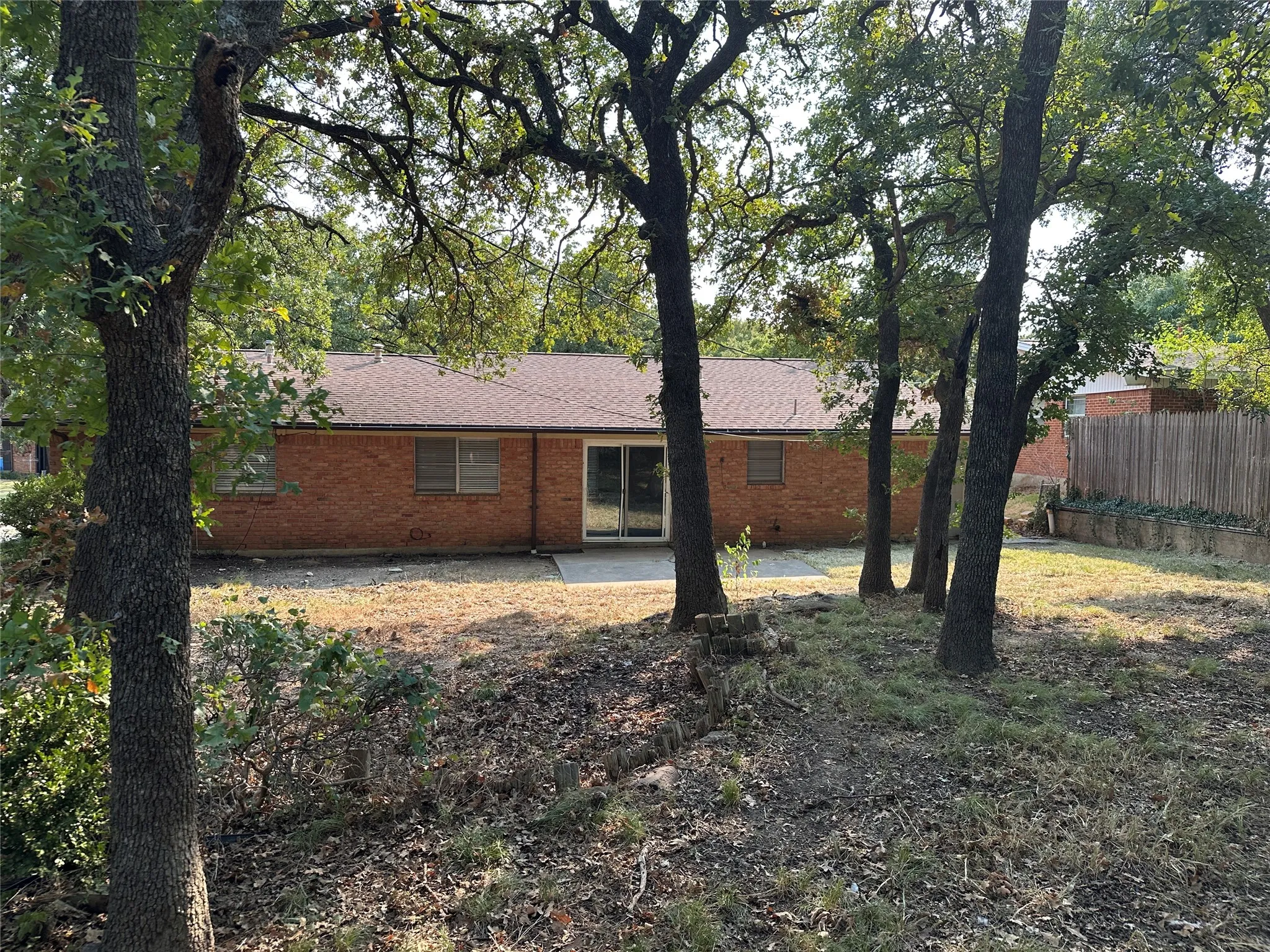 Single Family Residence For Sale in Tarrant County , 33 Somerset Terrace, Bedford, Texas 76022, 3 Bedroom, 2 Bathroom, 2 Garage spaces, 1,218 Sqft, built in 1960, mls#21364800, Real Estate Agent in Bedford, Homes For Sale in Tarrant county, Homes For Sale in Bedford, Realtor in Bedford Texas, Real Estate Brokerage Independent Realty Texas, Luminita Cordes Realtor