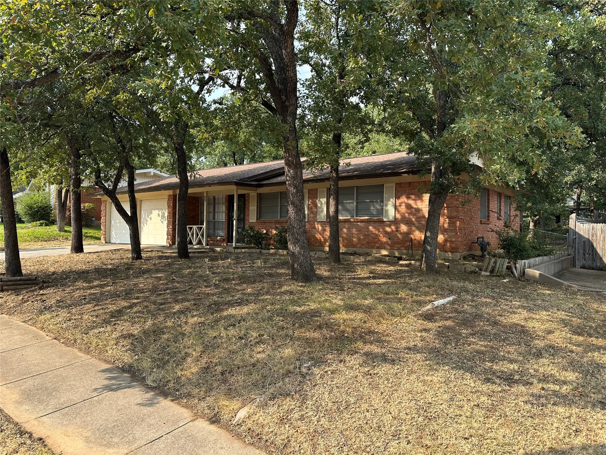Single Family Residence For Sale in Tarrant County , 33 Somerset Terrace, Bedford, Texas 76022, 3 Bedroom, 2 Bathroom, 2 Garage spaces, 1,218 Sqft, built in 1960, mls#21364800, Real Estate Agent in Bedford, Homes For Sale in Tarrant county, Homes For Sale in Bedford, Realtor in Bedford Texas, Real Estate Brokerage Independent Realty Texas, Luminita Cordes Realtor