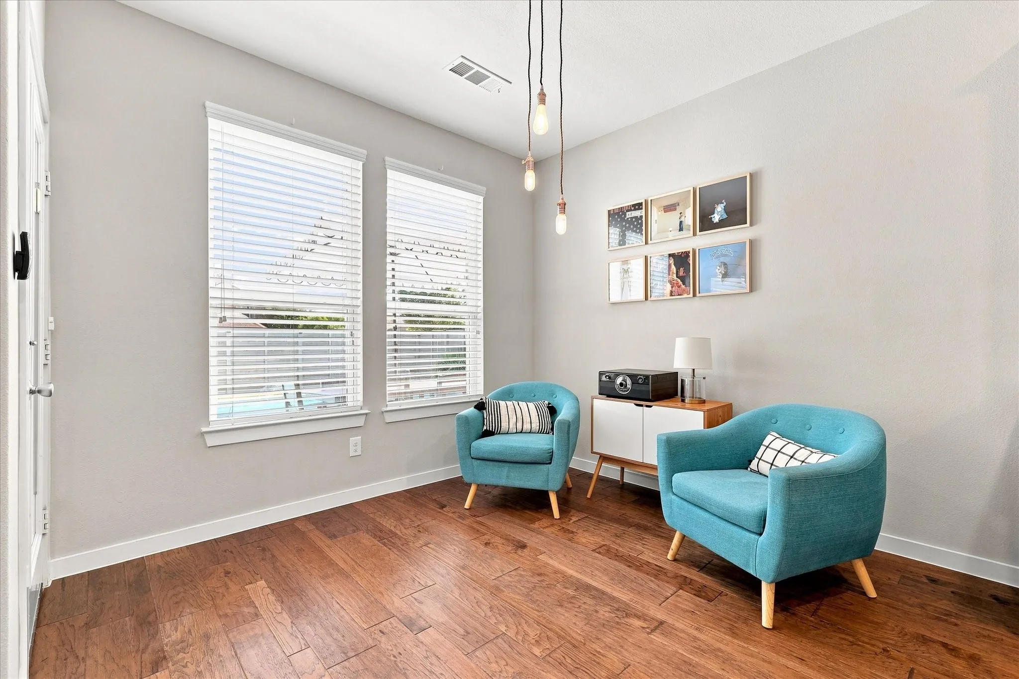 Single Family Residence For Sale in Denton County , 1725 Kaiser Cove, Argyle, Texas 76226, 5 Bedroom, 3 Bathroom, 2 Garage spaces, 2,796 Sqft, built in 2016, mls#21364470, Real Estate Agent in Argyle, Homes For Sale in Denton county, Homes For Sale in Argyle, Realtor in Argyle Texas, Real Estate Brokerage Independent Realty Texas, Luminita Cordes Realtor
