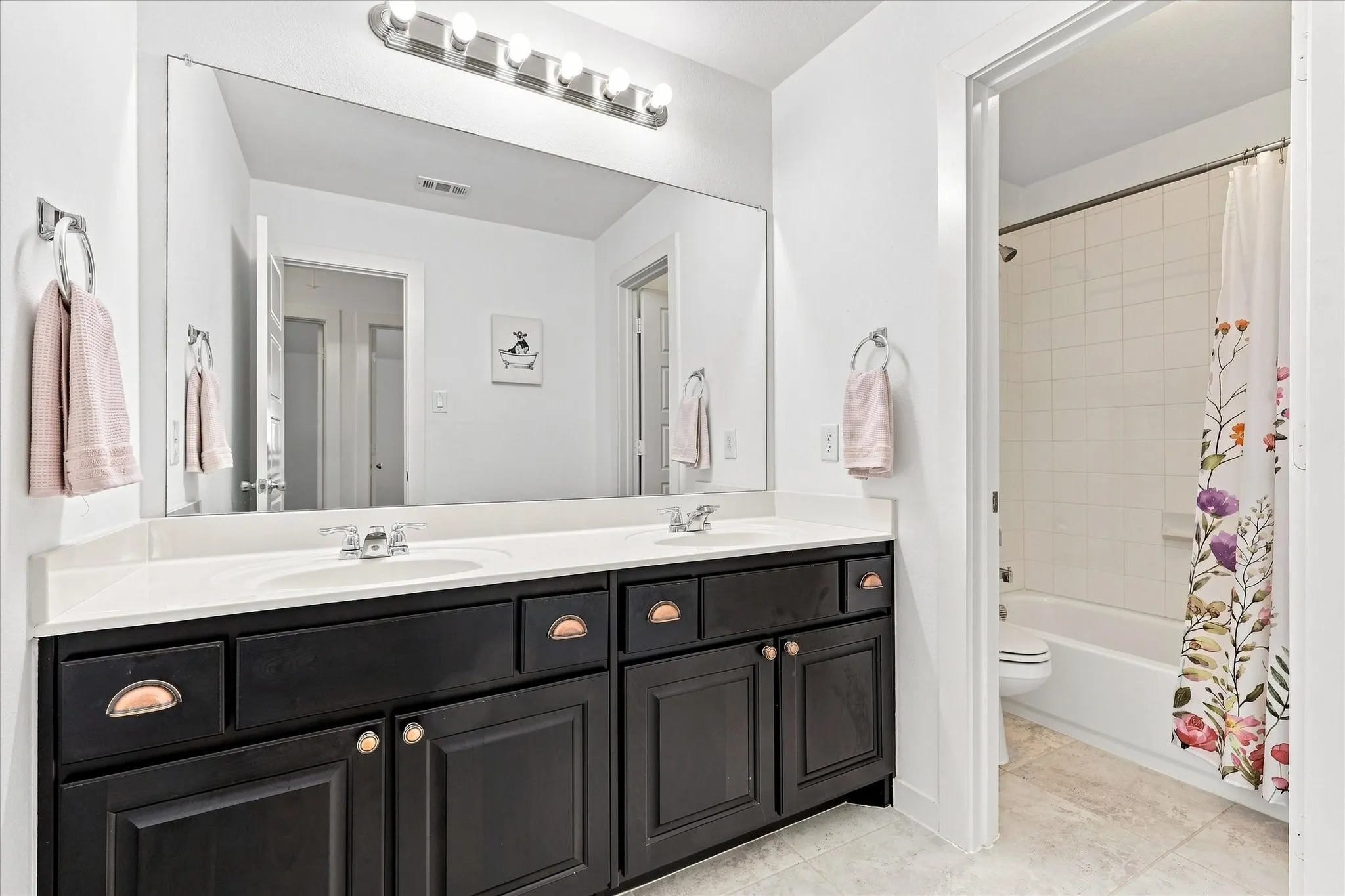 Single Family Residence For Sale in Denton County , 1725 Kaiser Cove, Argyle, Texas 76226, 5 Bedroom, 3 Bathroom, 2 Garage spaces, 2,796 Sqft, built in 2016, mls#21364470, Real Estate Agent in Argyle, Homes For Sale in Denton county, Homes For Sale in Argyle, Realtor in Argyle Texas, Real Estate Brokerage Independent Realty Texas, Luminita Cordes Realtor