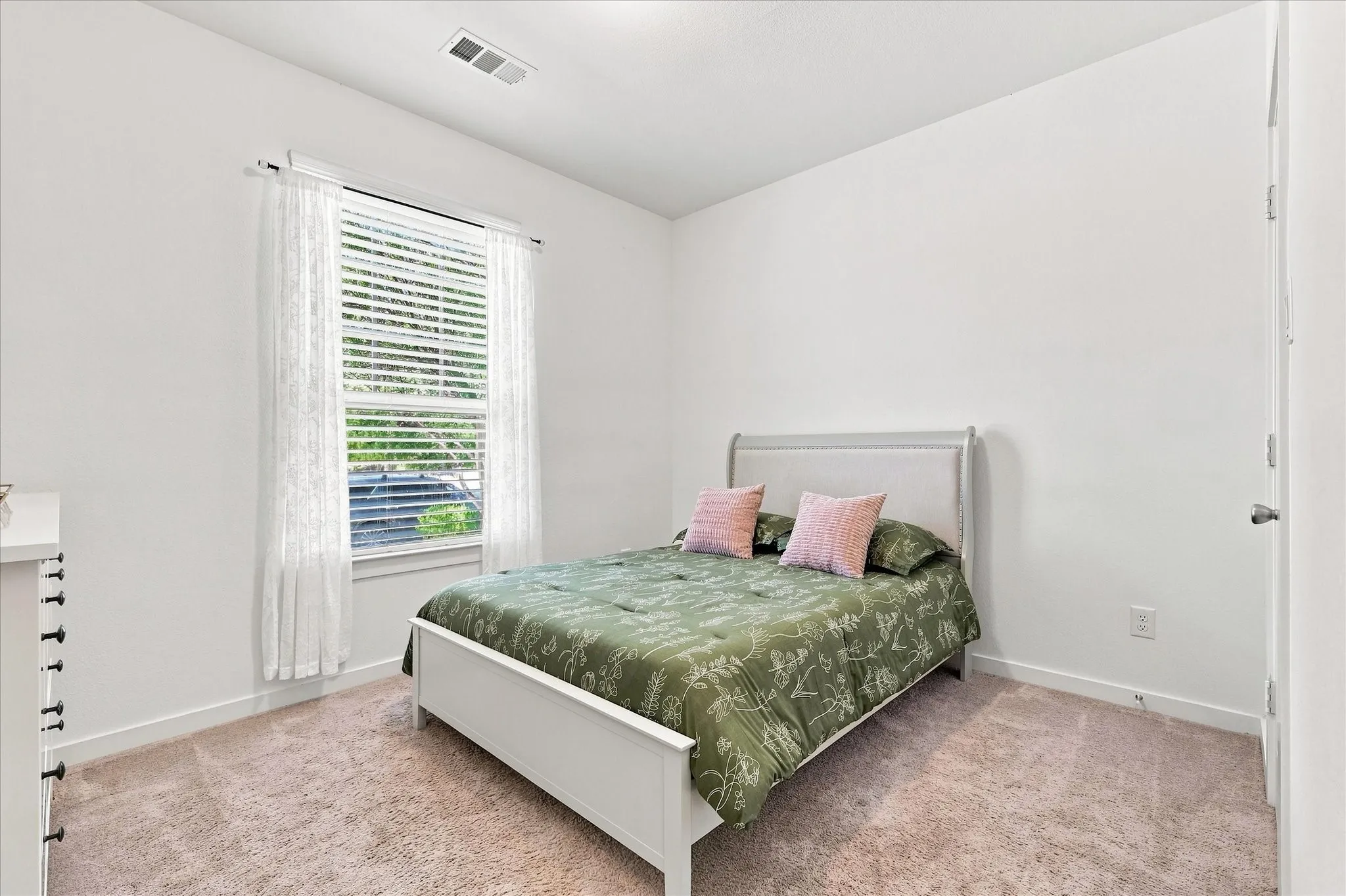 Single Family Residence For Sale in Denton County , 1725 Kaiser Cove, Argyle, Texas 76226, 5 Bedroom, 3 Bathroom, 2 Garage spaces, 2,796 Sqft, built in 2016, mls#21364470, Real Estate Agent in Argyle, Homes For Sale in Denton county, Homes For Sale in Argyle, Realtor in Argyle Texas, Real Estate Brokerage Independent Realty Texas, Luminita Cordes Realtor