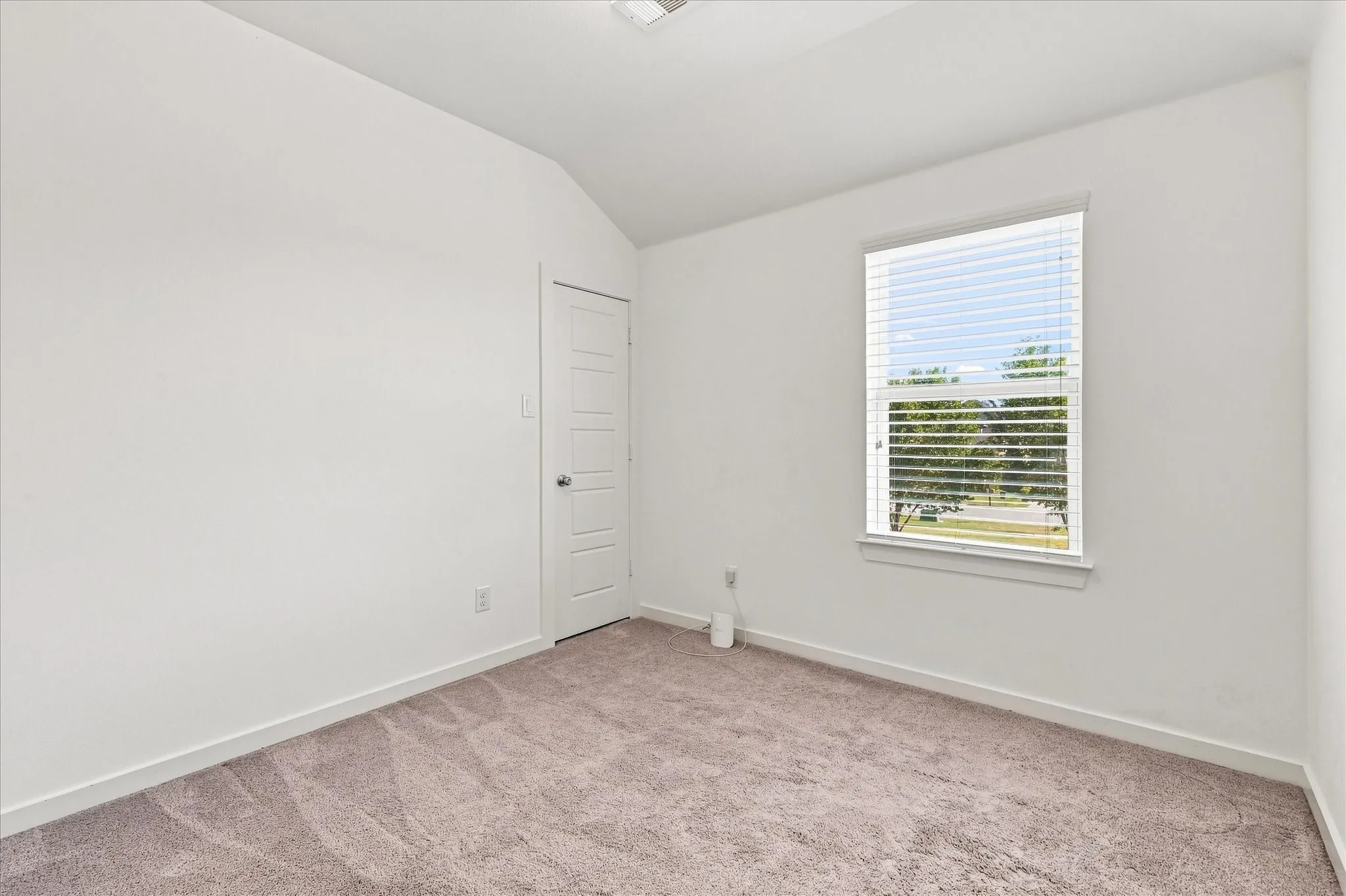 Single Family Residence For Sale in Denton County , 1725 Kaiser Cove, Argyle, Texas 76226, 5 Bedroom, 3 Bathroom, 2 Garage spaces, 2,796 Sqft, built in 2016, mls#21364470, Real Estate Agent in Argyle, Homes For Sale in Denton county, Homes For Sale in Argyle, Realtor in Argyle Texas, Real Estate Brokerage Independent Realty Texas, Luminita Cordes Realtor