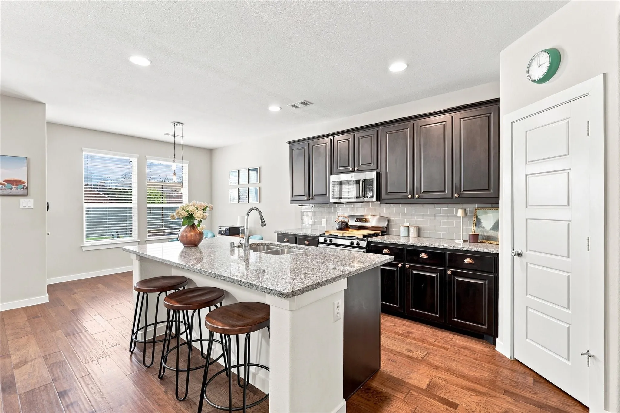 Single Family Residence For Sale in Denton County , 1725 Kaiser Cove, Argyle, Texas 76226, 5 Bedroom, 3 Bathroom, 2 Garage spaces, 2,796 Sqft, built in 2016, mls#21364470, Real Estate Agent in Argyle, Homes For Sale in Denton county, Homes For Sale in Argyle, Realtor in Argyle Texas, Real Estate Brokerage Independent Realty Texas, Luminita Cordes Realtor