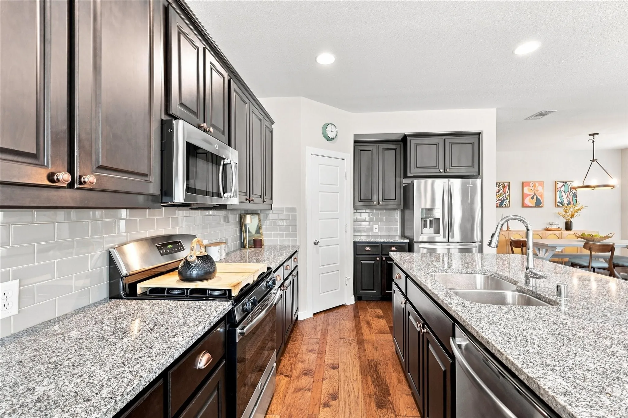 Single Family Residence For Sale in Denton County , 1725 Kaiser Cove, Argyle, Texas 76226, 5 Bedroom, 3 Bathroom, 2 Garage spaces, 2,796 Sqft, built in 2016, mls#21364470, Real Estate Agent in Argyle, Homes For Sale in Denton county, Homes For Sale in Argyle, Realtor in Argyle Texas, Real Estate Brokerage Independent Realty Texas, Luminita Cordes Realtor
