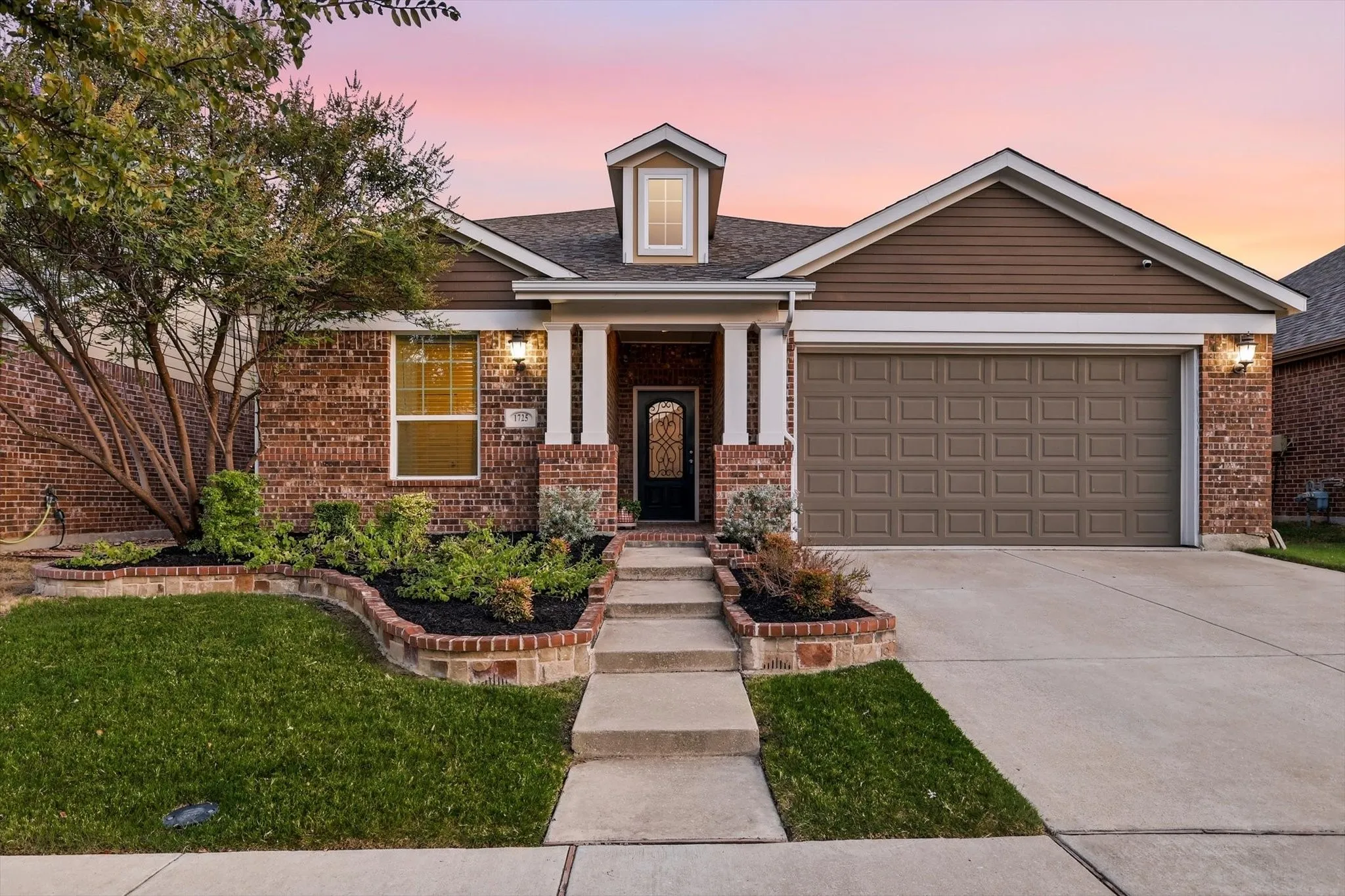 Single Family Residence For Sale in Denton County , 1725 Kaiser Cove, Argyle, Texas 76226, 5 Bedroom, 3 Bathroom, 2 Garage spaces, 2,796 Sqft, built in 2016, mls#21364470, Real Estate Agent in Argyle, Homes For Sale in Denton county, Homes For Sale in Argyle, Realtor in Argyle Texas, Real Estate Brokerage Independent Realty Texas, Luminita Cordes Realtor