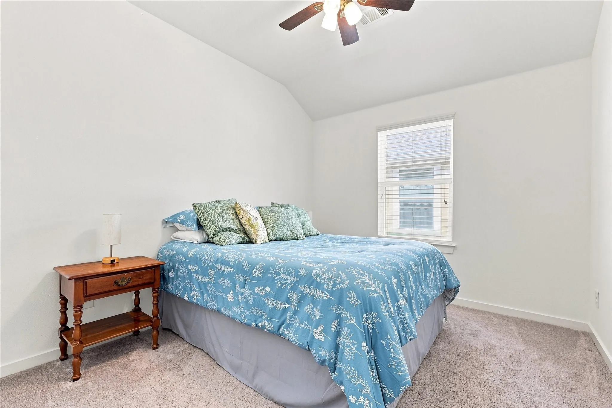 Single Family Residence For Sale in Denton County , 1725 Kaiser Cove, Argyle, Texas 76226, 5 Bedroom, 3 Bathroom, 2 Garage spaces, 2,796 Sqft, built in 2016, mls#21364470, Real Estate Agent in Argyle, Homes For Sale in Denton county, Homes For Sale in Argyle, Realtor in Argyle Texas, Real Estate Brokerage Independent Realty Texas, Luminita Cordes Realtor