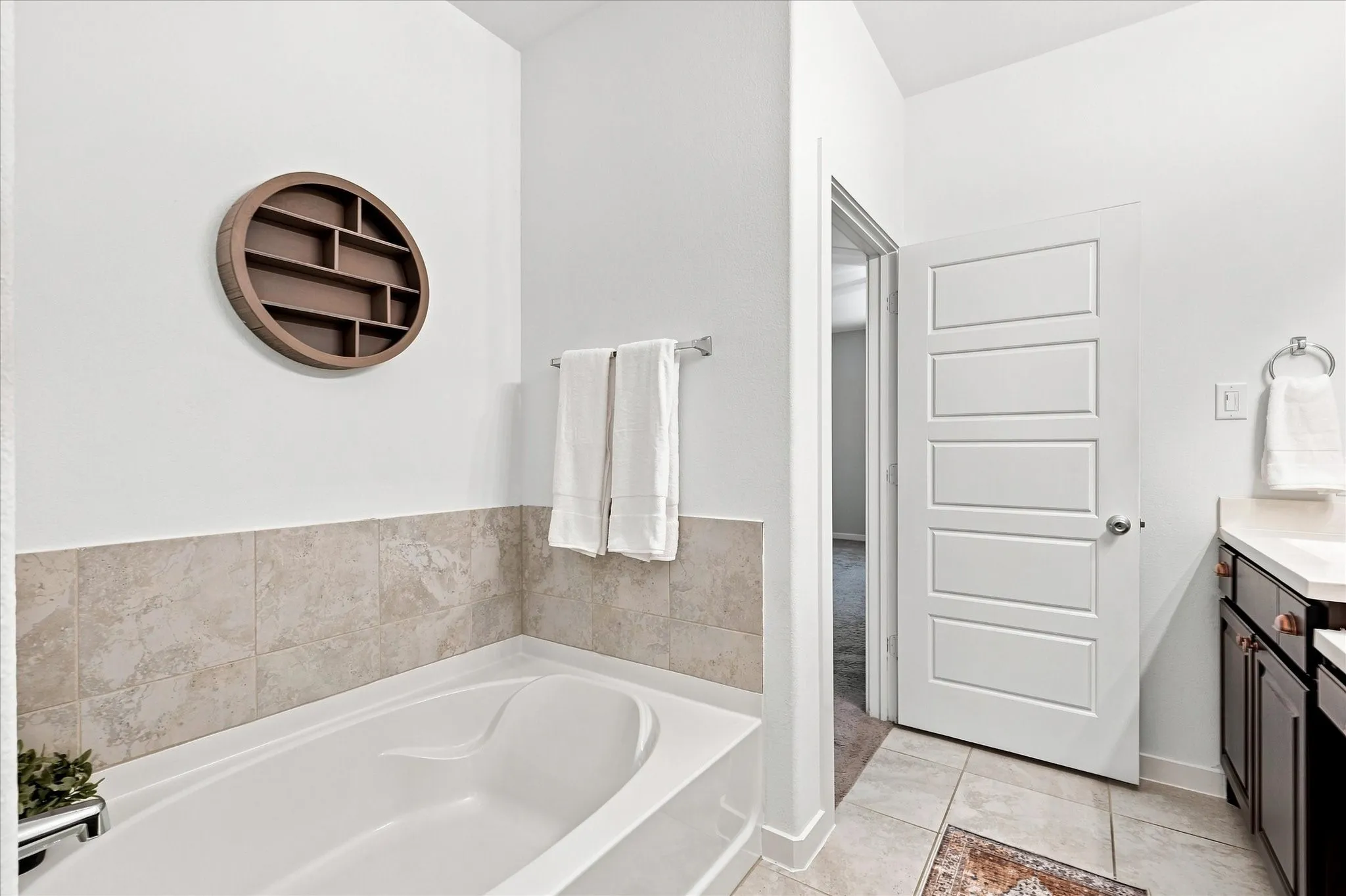 Single Family Residence For Sale in Denton County , 1725 Kaiser Cove, Argyle, Texas 76226, 5 Bedroom, 3 Bathroom, 2 Garage spaces, 2,796 Sqft, built in 2016, mls#21364470, Real Estate Agent in Argyle, Homes For Sale in Denton county, Homes For Sale in Argyle, Realtor in Argyle Texas, Real Estate Brokerage Independent Realty Texas, Luminita Cordes Realtor
