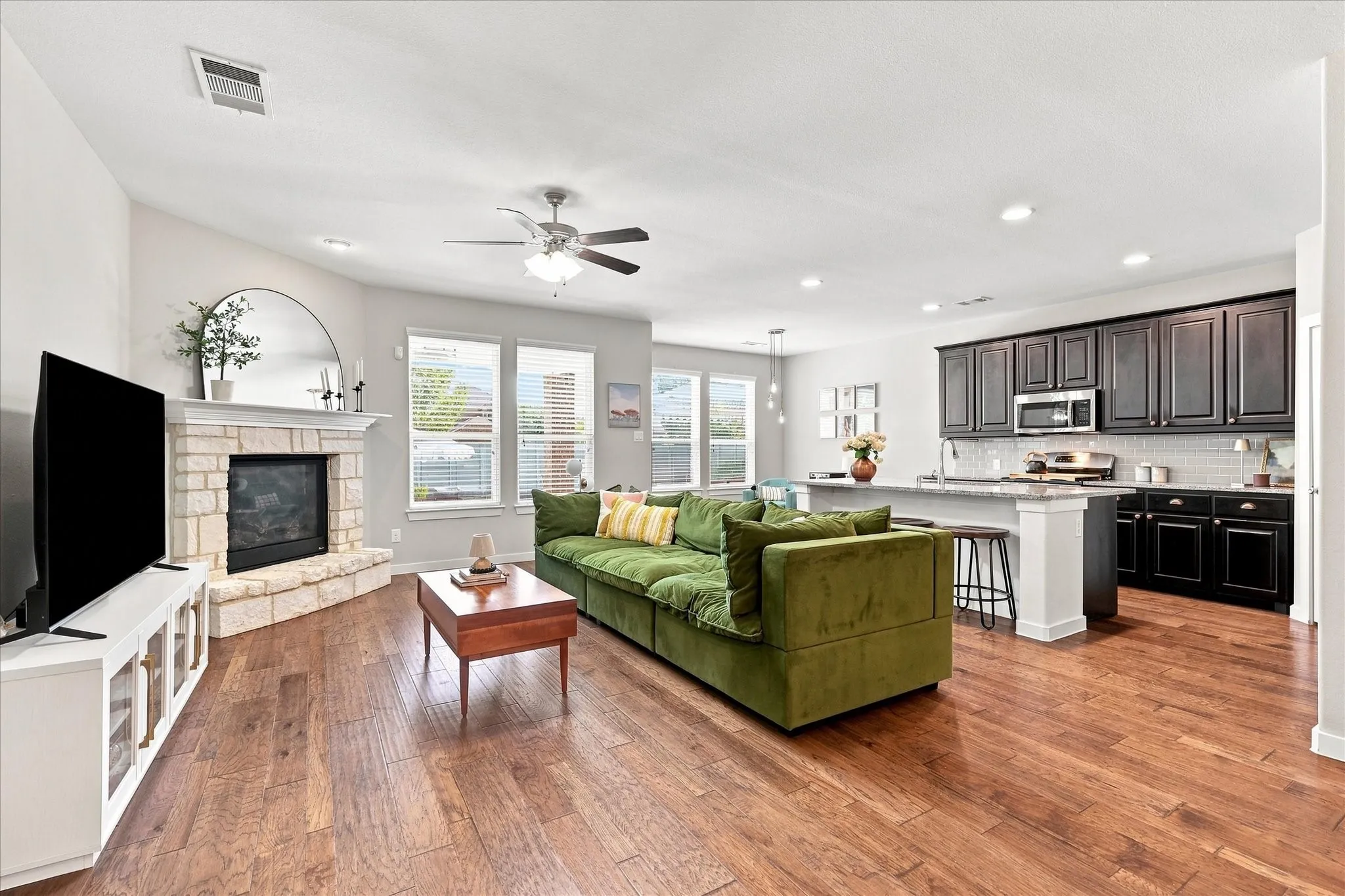 Single Family Residence For Sale in Denton County , 1725 Kaiser Cove, Argyle, Texas 76226, 5 Bedroom, 3 Bathroom, 2 Garage spaces, 2,796 Sqft, built in 2016, mls#21364470, Real Estate Agent in Argyle, Homes For Sale in Denton county, Homes For Sale in Argyle, Realtor in Argyle Texas, Real Estate Brokerage Independent Realty Texas, Luminita Cordes Realtor