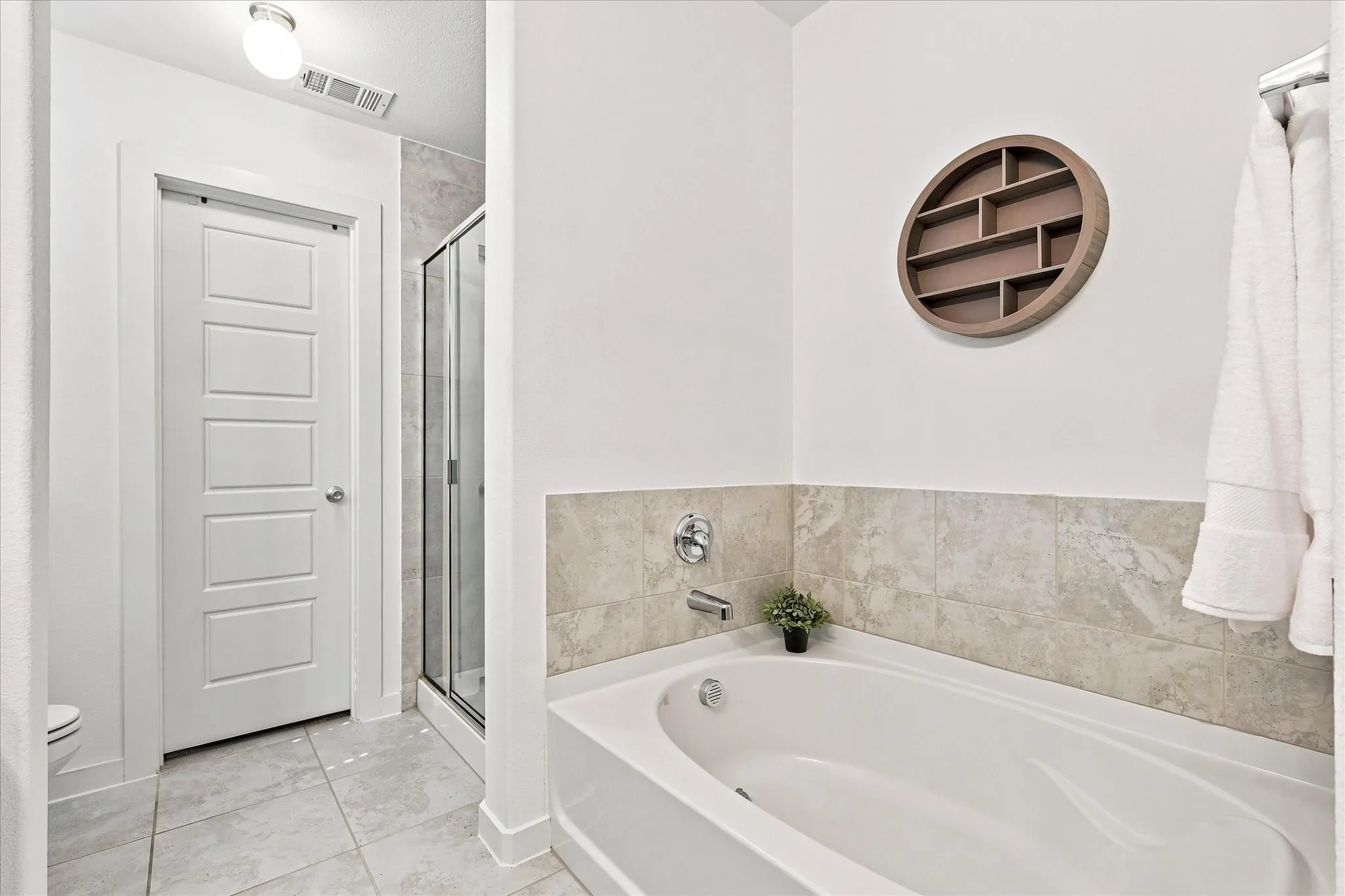 Single Family Residence For Sale in Denton County , 1725 Kaiser Cove, Argyle, Texas 76226, 5 Bedroom, 3 Bathroom, 2 Garage spaces, 2,796 Sqft, built in 2016, mls#21364470, Real Estate Agent in Argyle, Homes For Sale in Denton county, Homes For Sale in Argyle, Realtor in Argyle Texas, Real Estate Brokerage Independent Realty Texas, Luminita Cordes Realtor