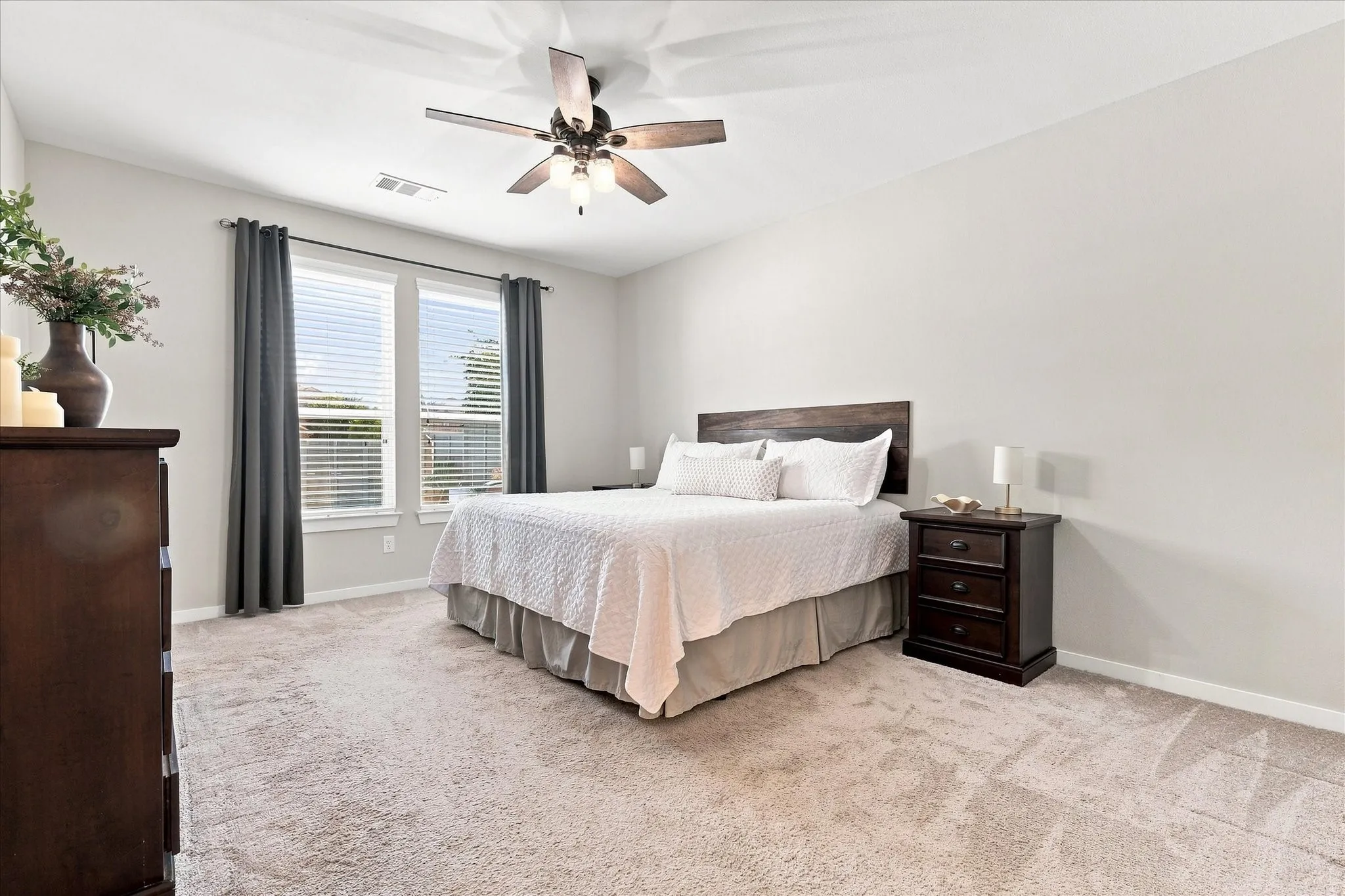 Single Family Residence For Sale in Denton County , 1725 Kaiser Cove, Argyle, Texas 76226, 5 Bedroom, 3 Bathroom, 2 Garage spaces, 2,796 Sqft, built in 2016, mls#21364470, Real Estate Agent in Argyle, Homes For Sale in Denton county, Homes For Sale in Argyle, Realtor in Argyle Texas, Real Estate Brokerage Independent Realty Texas, Luminita Cordes Realtor