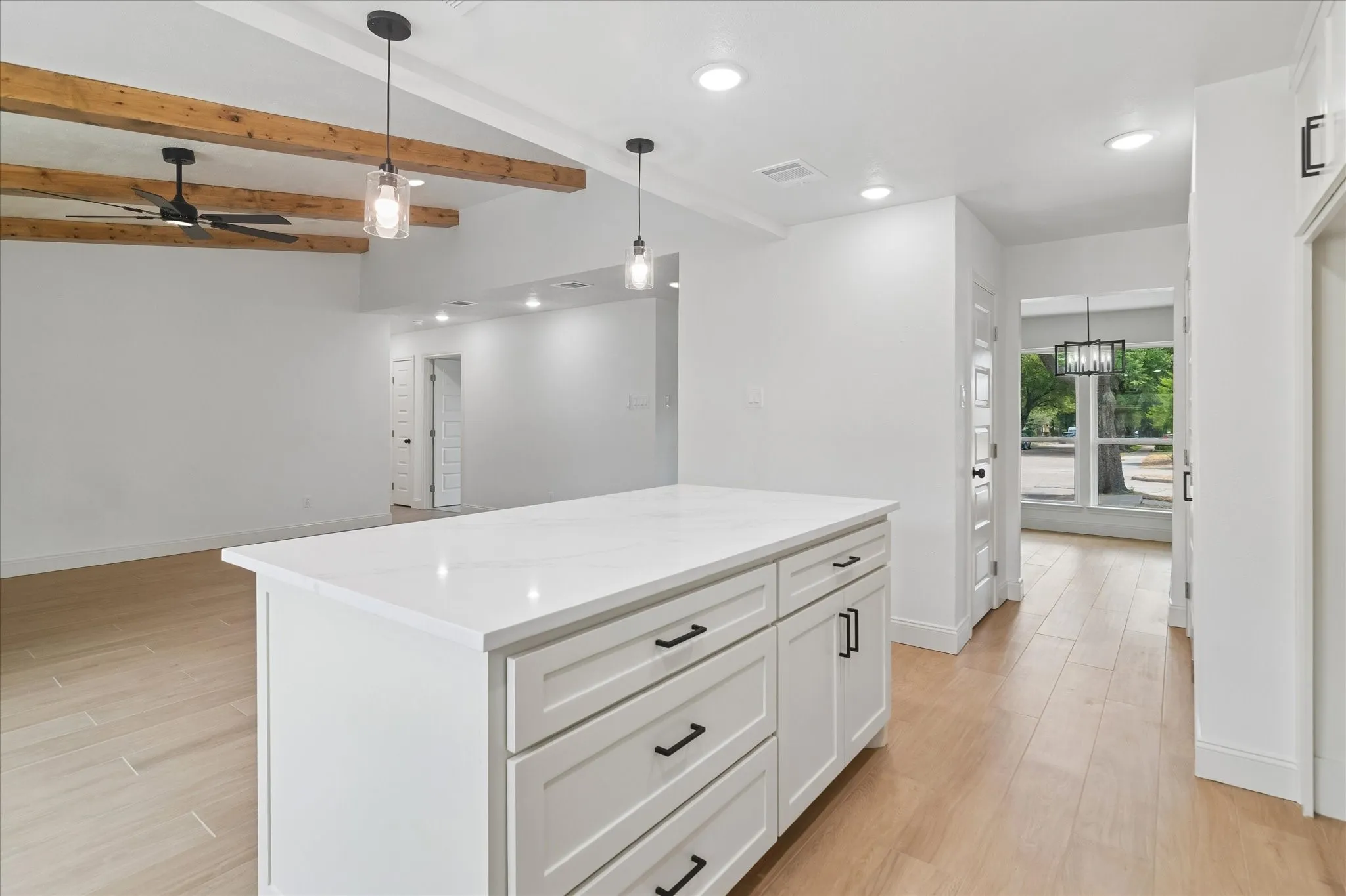 Single Family Residence For Sale in Dallas County , 4801 Elm Ridge Lane, Garland, Texas 75044, 3 Bedroom, 2 Bathroom, 2 Garage spaces, 1,572 Sqft, built in 1973, mls#21364484, Real Estate Agent in Garland, Homes For Sale in Dallas county, Homes For Sale in Garland, Realtor in Garland Texas, Real Estate Brokerage Independent Realty Texas, Luminita Cordes Realtor